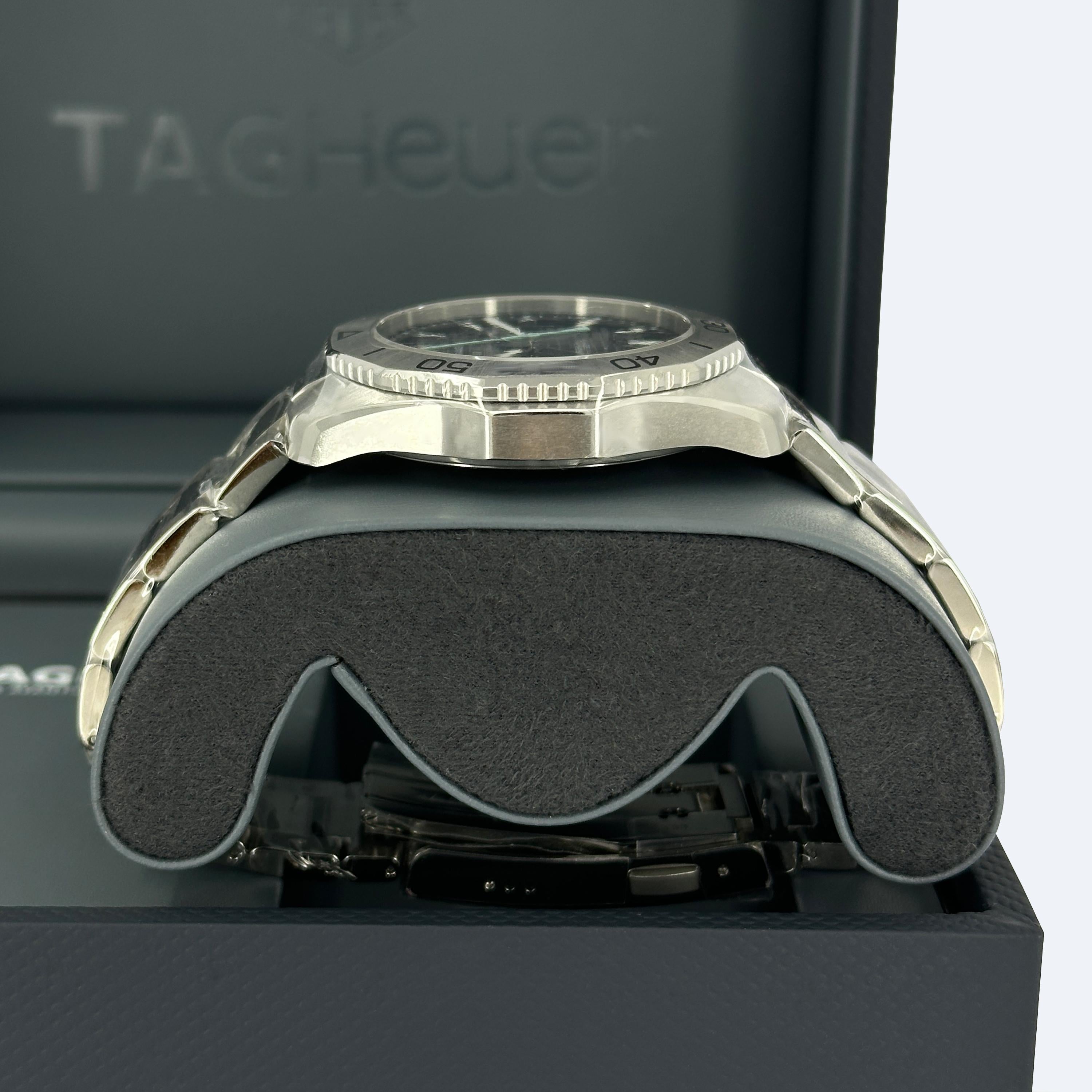 Ungetragene TAG Heuer Aquaracer Referenznummer WBP1113.BA0000, Komplettset, 2025 im Angebot 1