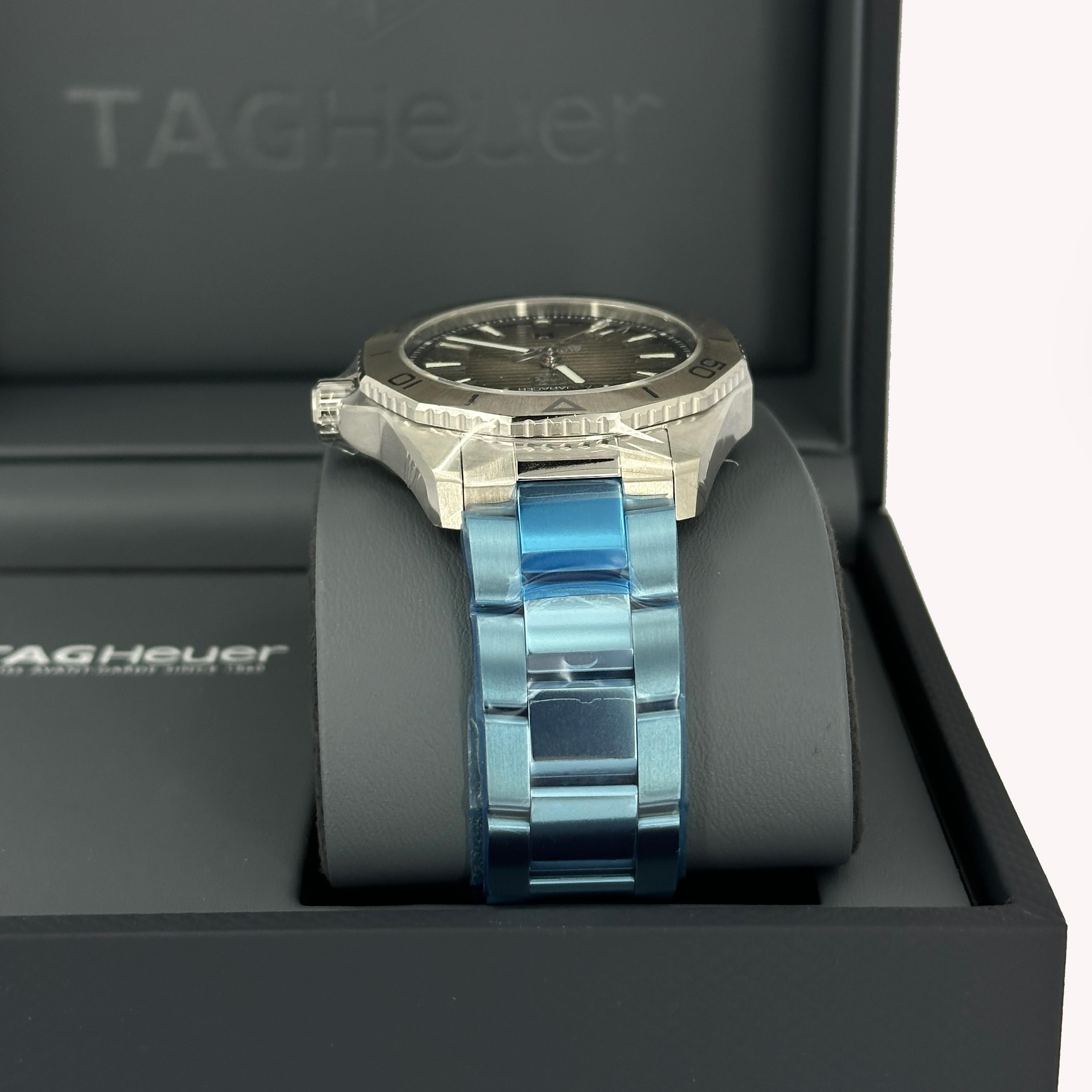 TAG Heuer Aquaracer sin usar Referencia# WBP2110.BA0627, Juego completo, 2025 en Nuevo estado para la venta en New York, NY