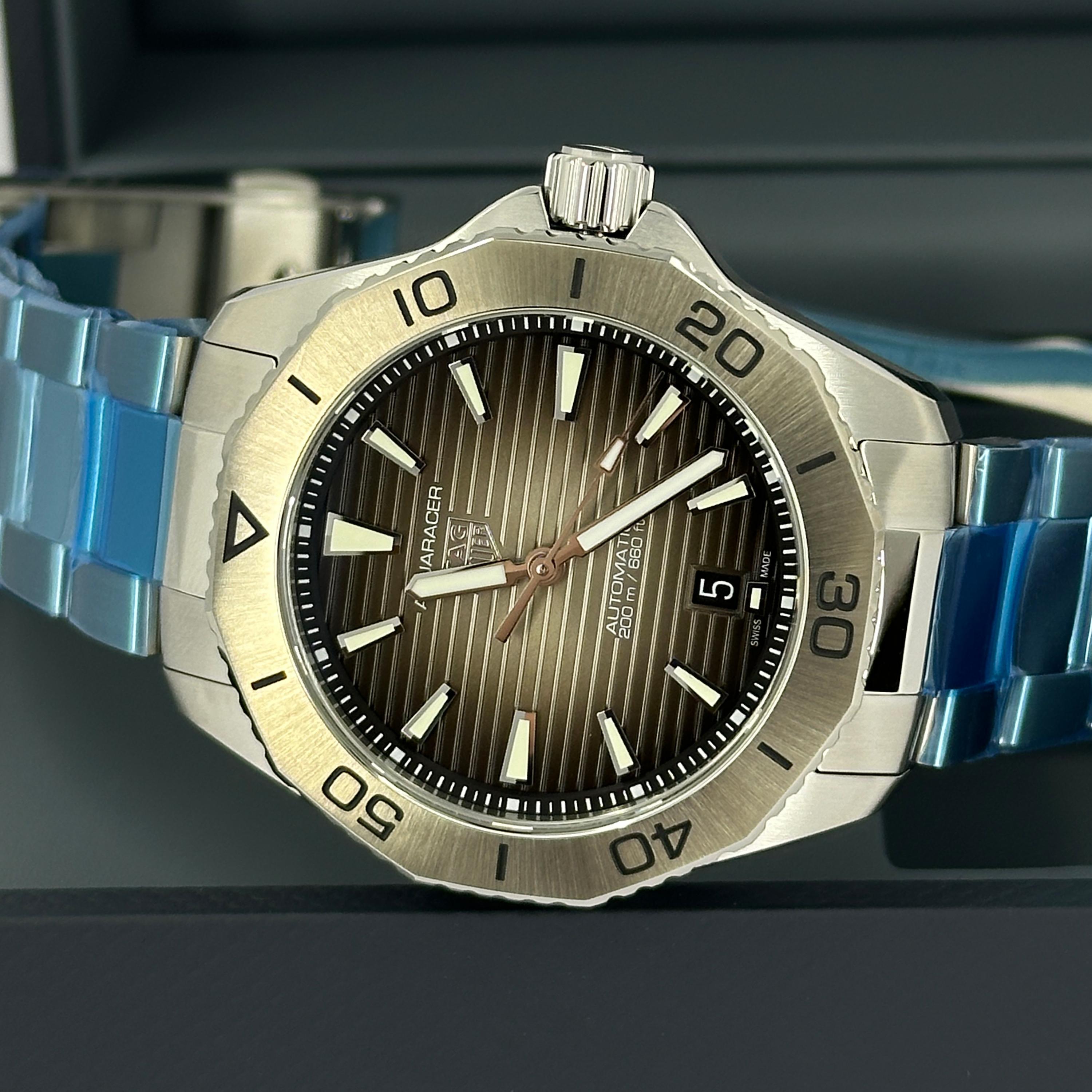 TAG Heuer Aquaracer sin usar Referencia# WBP2110.BA0627, Juego completo, 2025 en venta 4