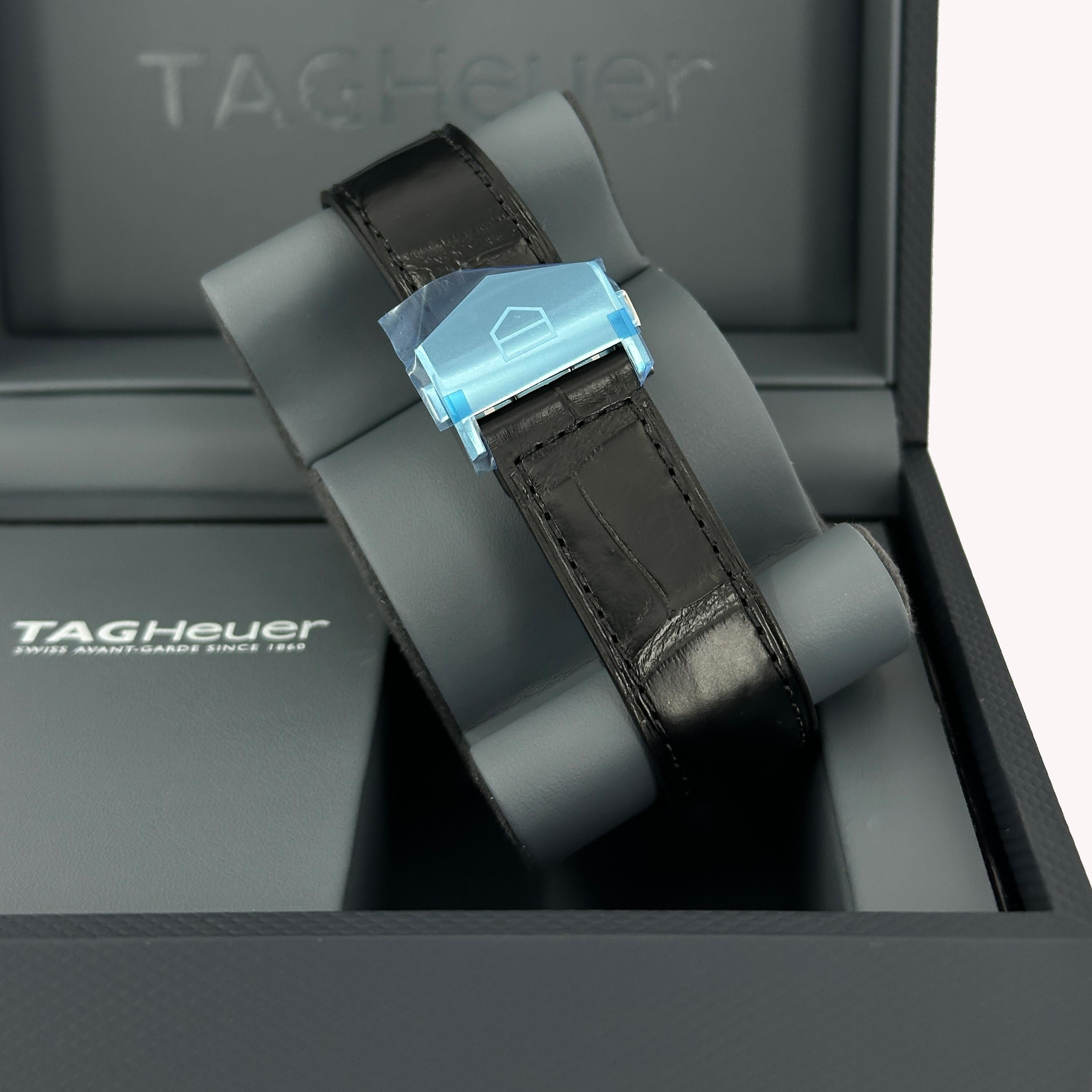 TAG Heuer Carrera Date Reference# WBN2111.FC6505, Jeu complet, 2025 en vente 2