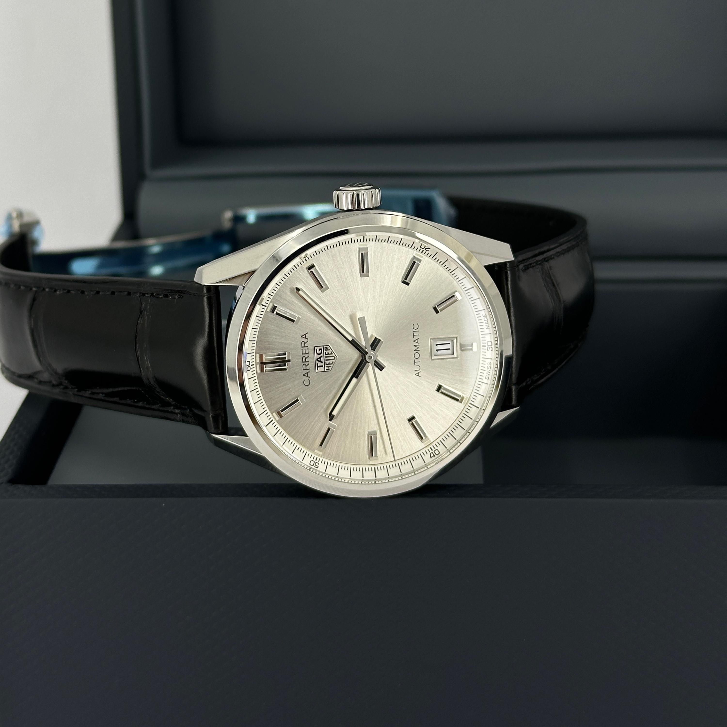 TAG Heuer Carrera Date Reference# WBN2111.FC6505, Jeu complet, 2025 en vente 5
