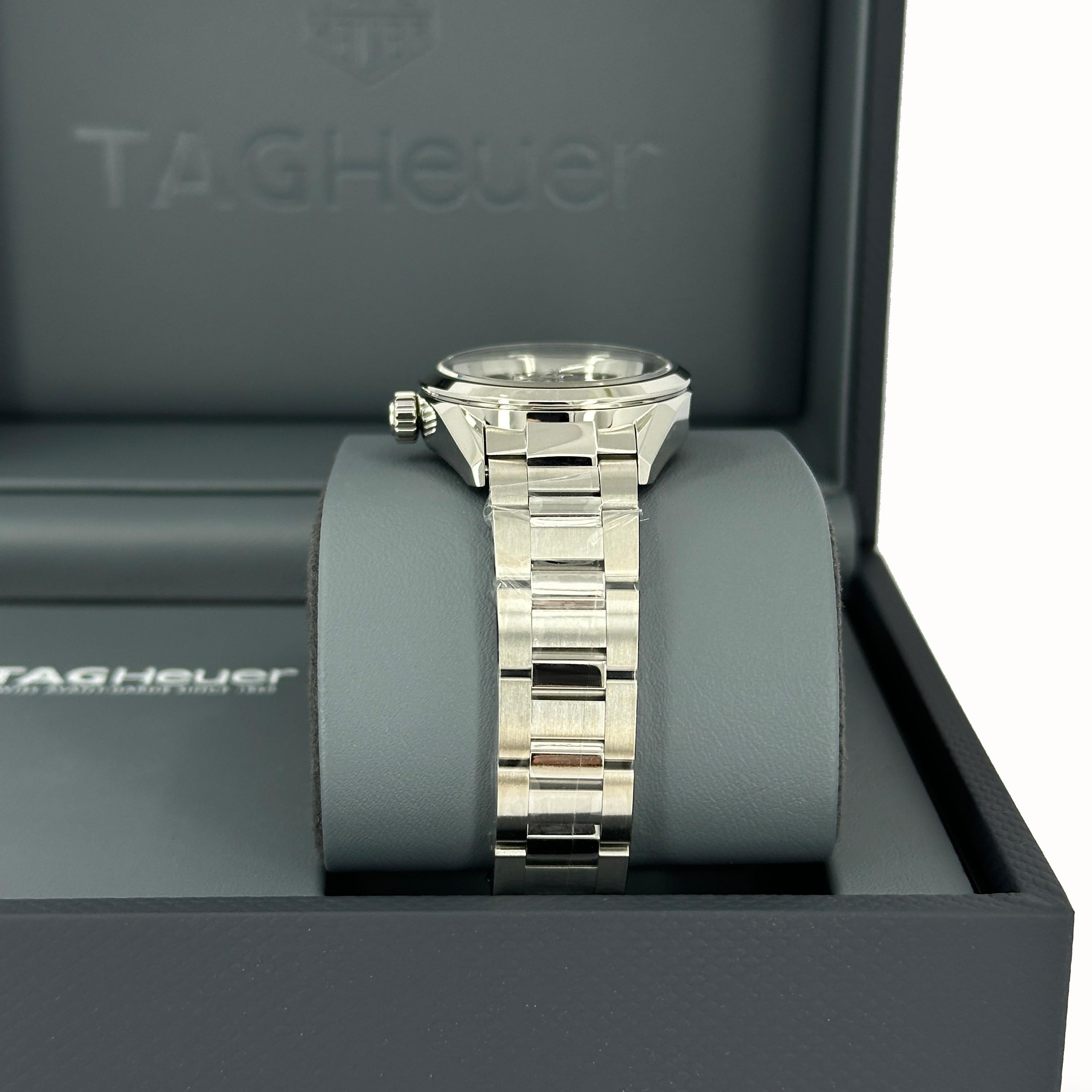 Ungetragene TAG Heuer Carrera Date Referenznummer WBN2411.BA0621, Komplettset, 2025 im Zustand „Neu“ im Angebot in New York, NY