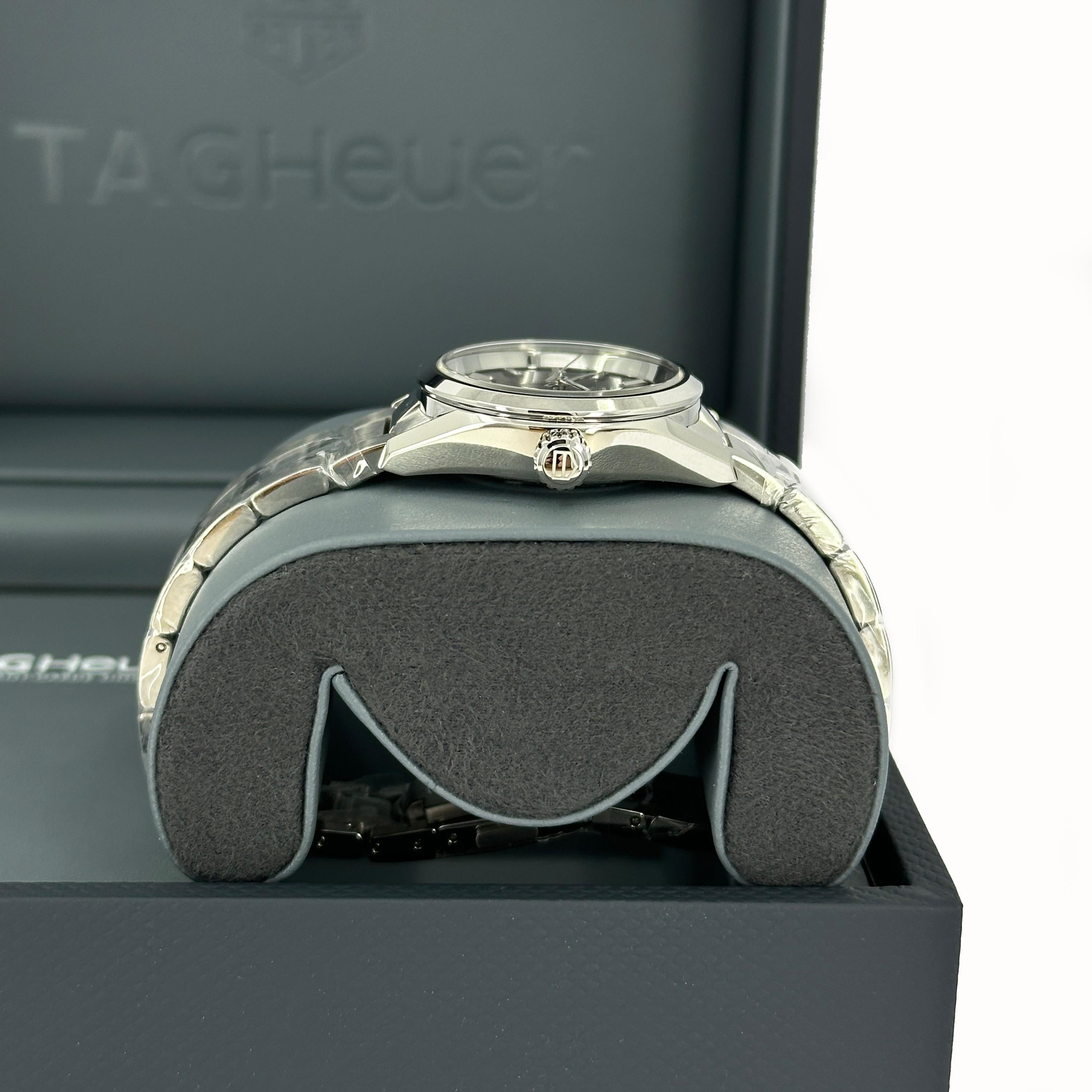 Ungetragene TAG Heuer Carrera Date Referenznummer WBN2411.BA0621, Komplettset, 2025 für Damen oder Herren im Angebot