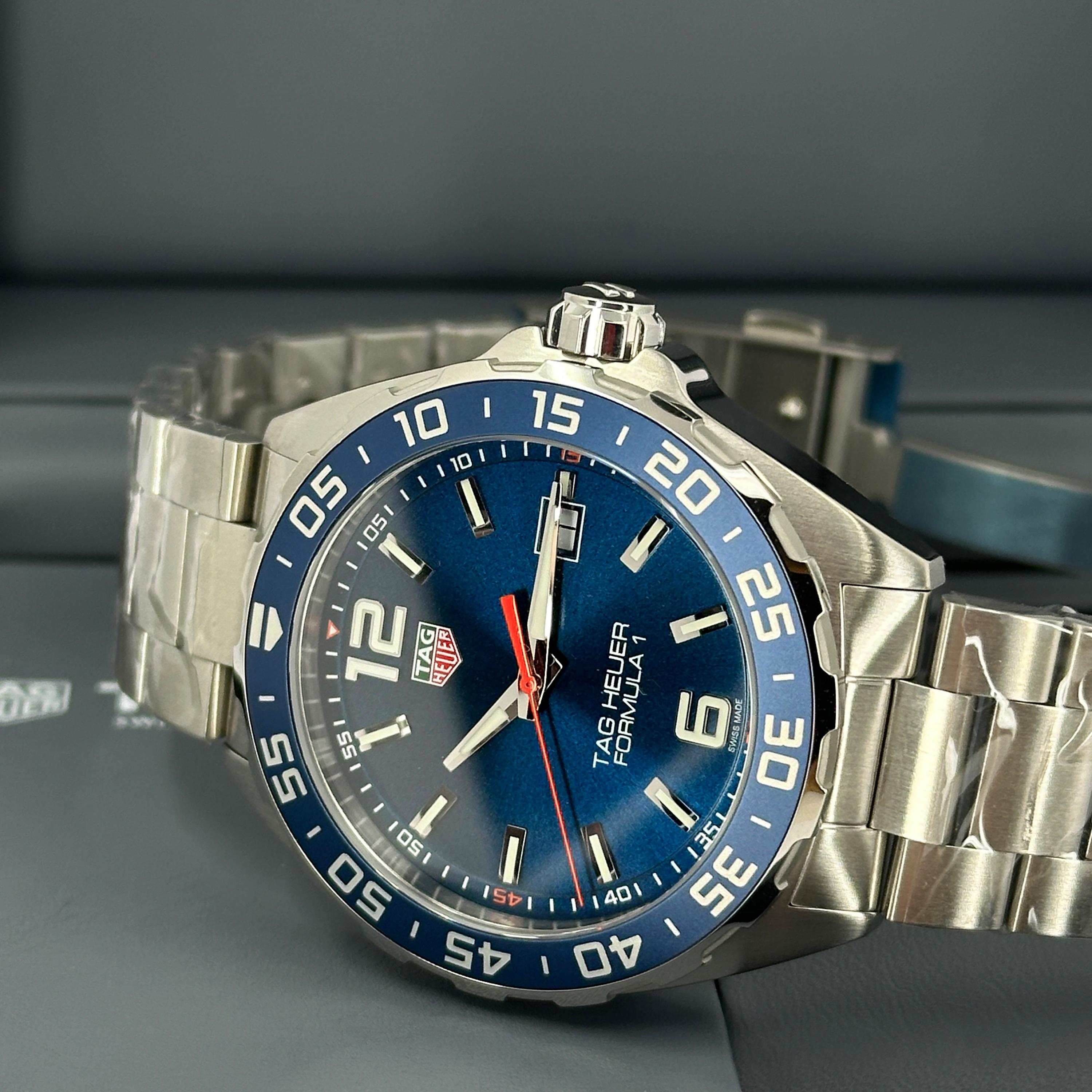 Ungetragene TAG Heuer Formula 1 Date Referenznummer WAZ1010.BA0842, Komplettset, 2025 im Angebot 6