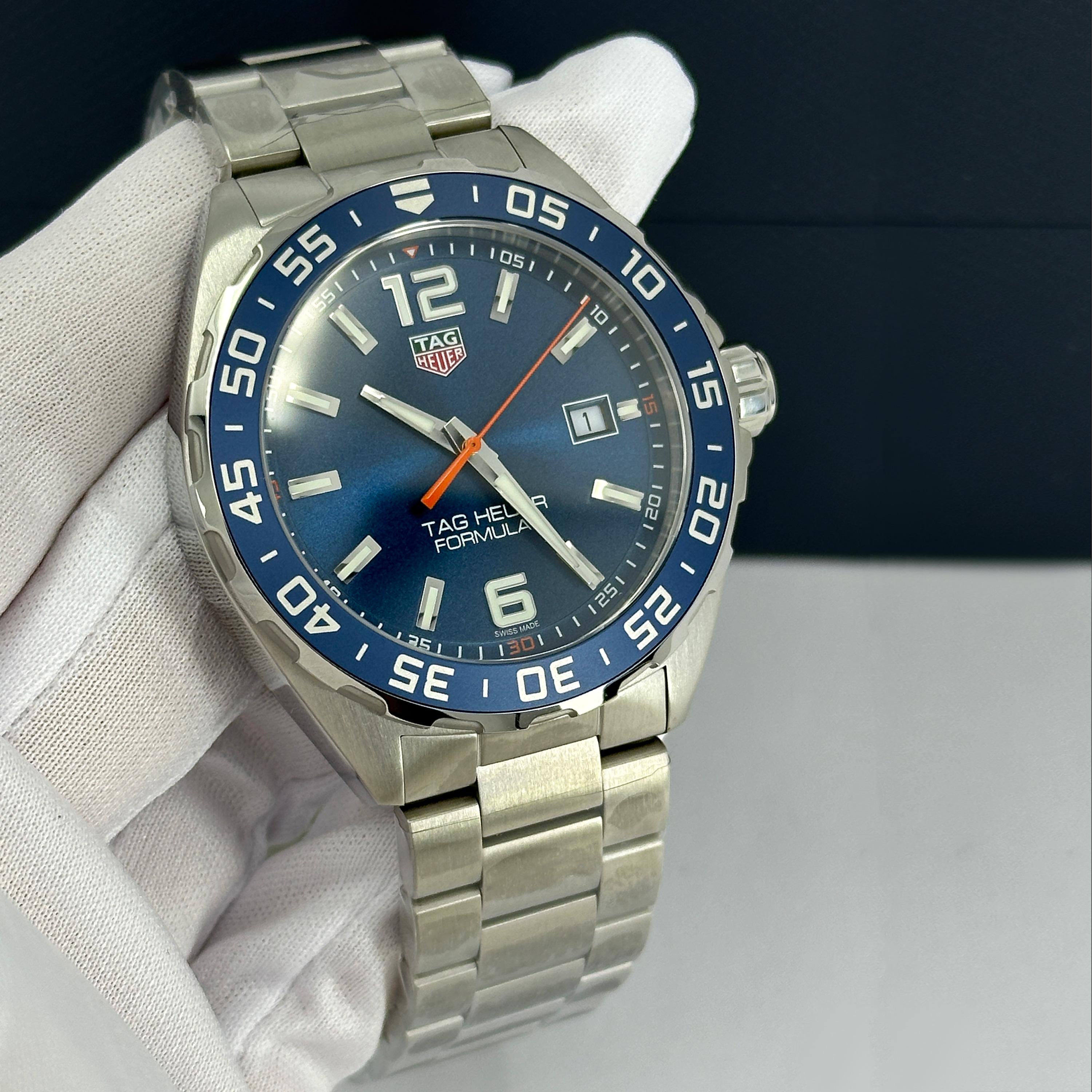 Ungetragene TAG Heuer Formula 1 Date Referenznummer WAZ1010.BA0842, Komplettset, 2025 im Angebot 11