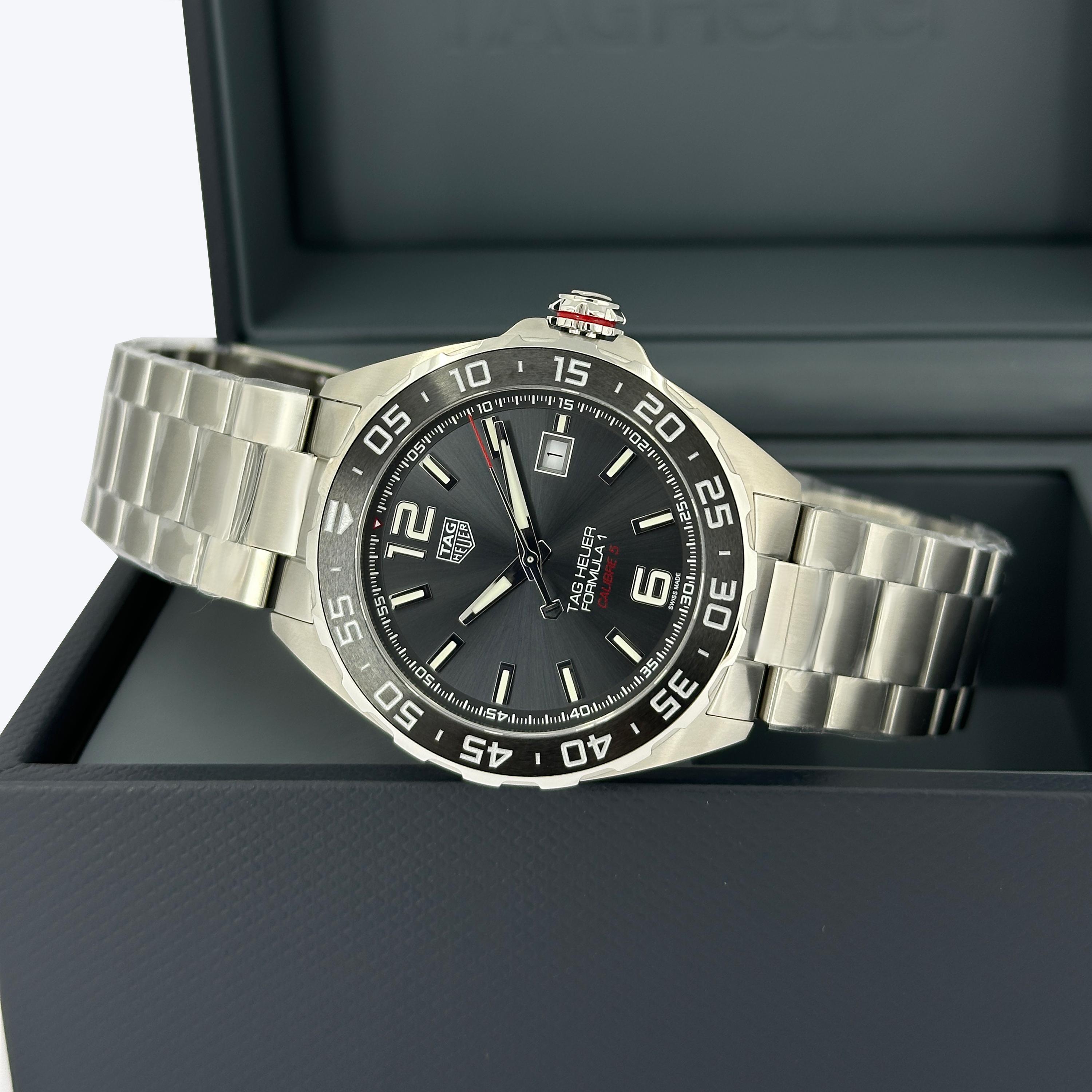 Ungetragene TAG Heuer Formula 1 Date Referenznummer WAZ2011.BA0842, Komplettset, 2025 im Angebot 6