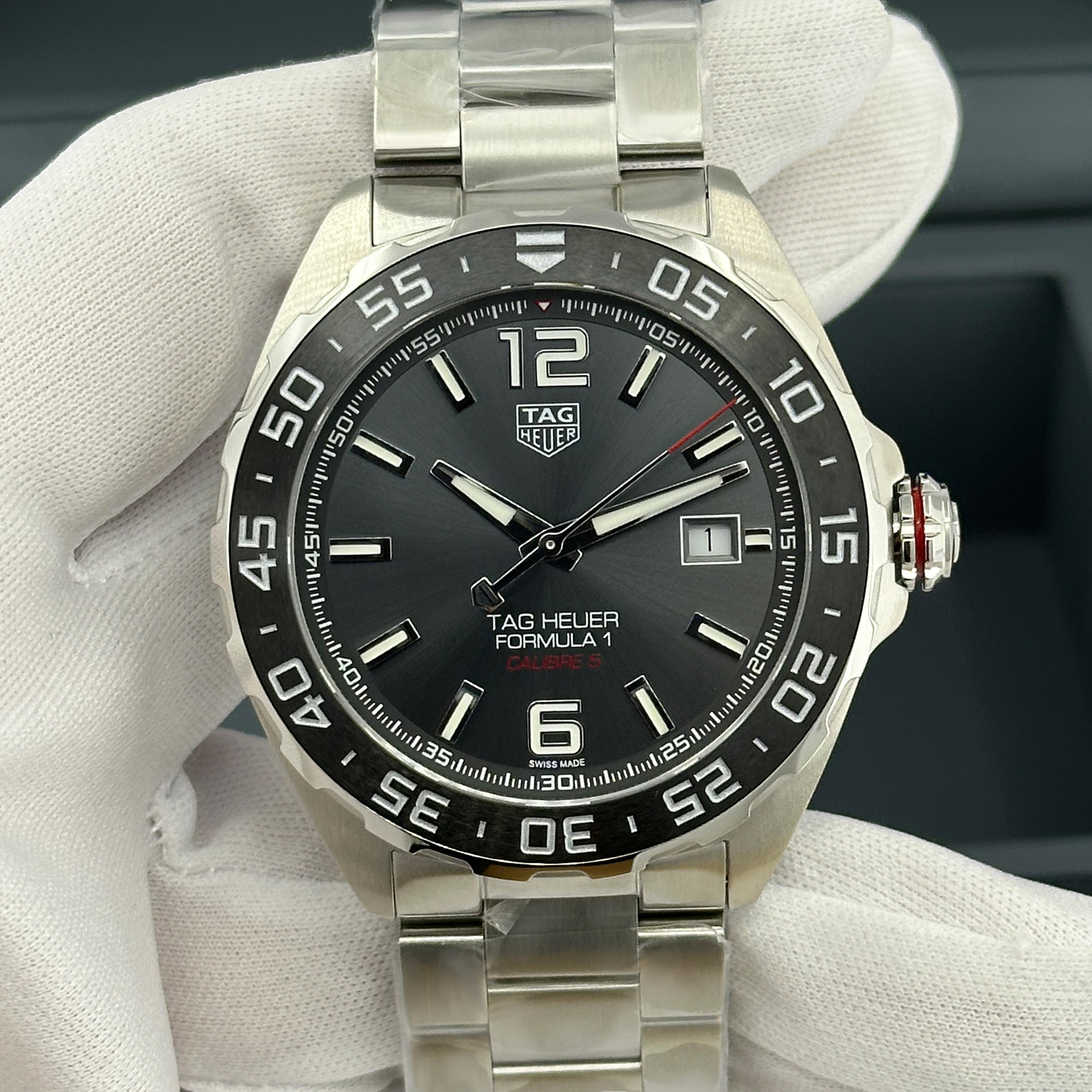 Ungetragene TAG Heuer Formula 1 Date Referenznummer WAZ2011.BA0842, Komplettset, 2025 im Angebot 7