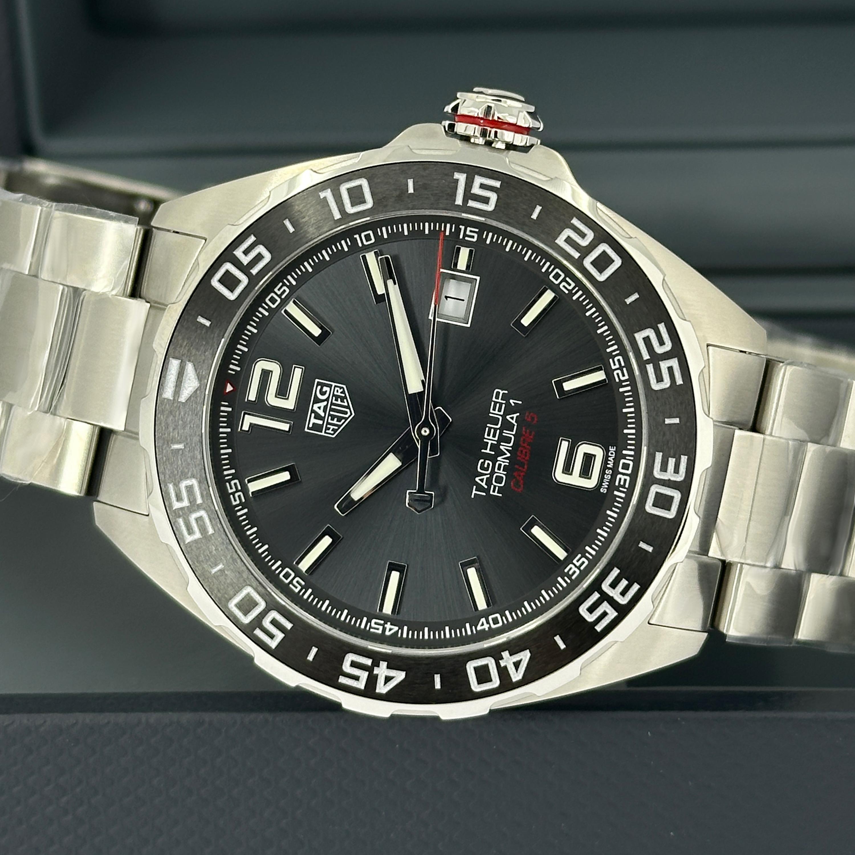 Ungetragene TAG Heuer Formula 1 Date Referenznummer WAZ2011.BA0842, Komplettset, 2025 im Angebot 5