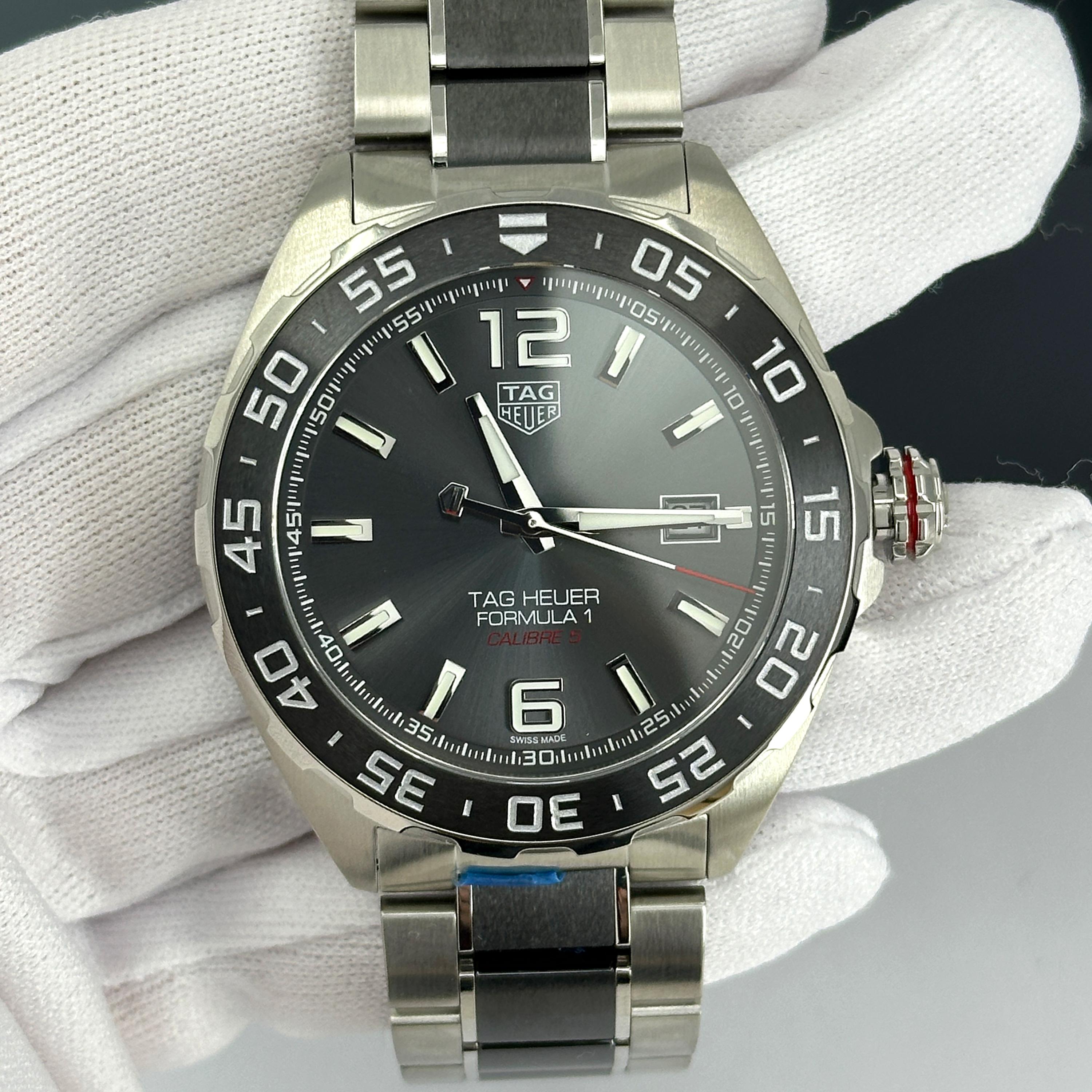 Ungetragene TAG Heuer Formula 1 Date Referenznummer WAZ2011.BA0843, Komplettset, 2025 im Angebot 11