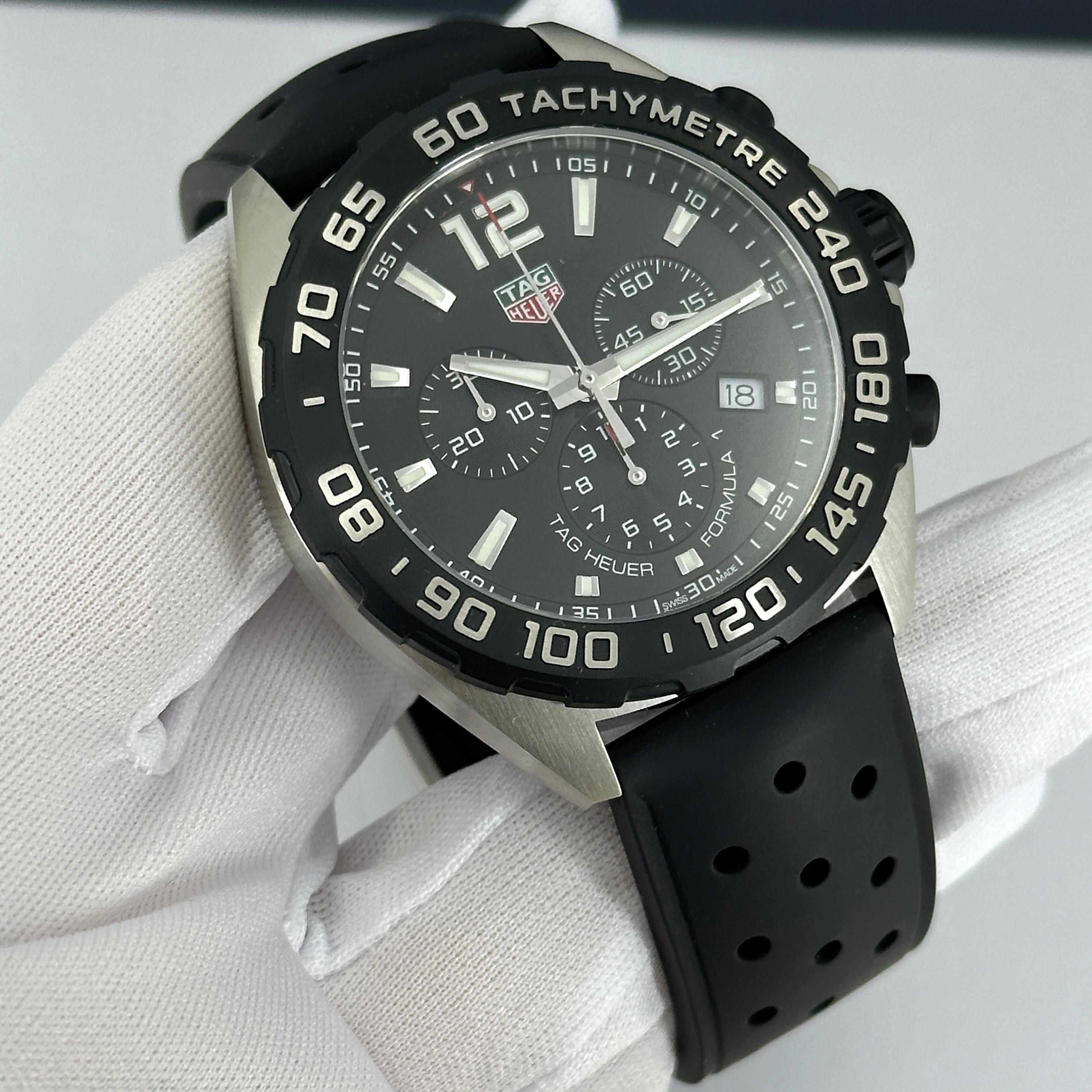 Ungetragene TAG Heuer Formula 1 Referenznummer CAZ1010.FT8024, Komplettset, 2025 im Angebot 13