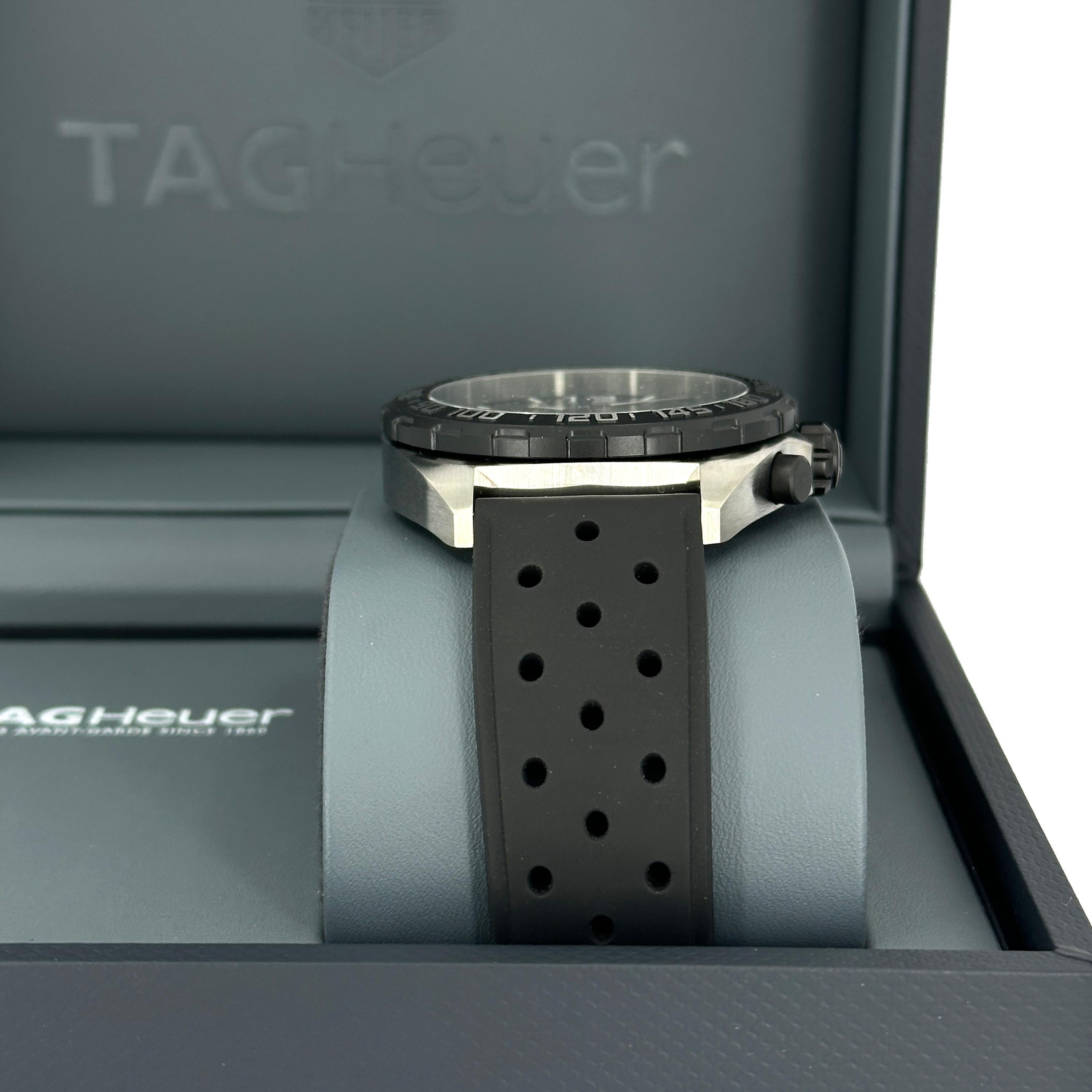 Ungetragene TAG Heuer Formula 1 Referenznummer CAZ1010.FT8024, Komplettset, 2025 für Damen oder Herren im Angebot