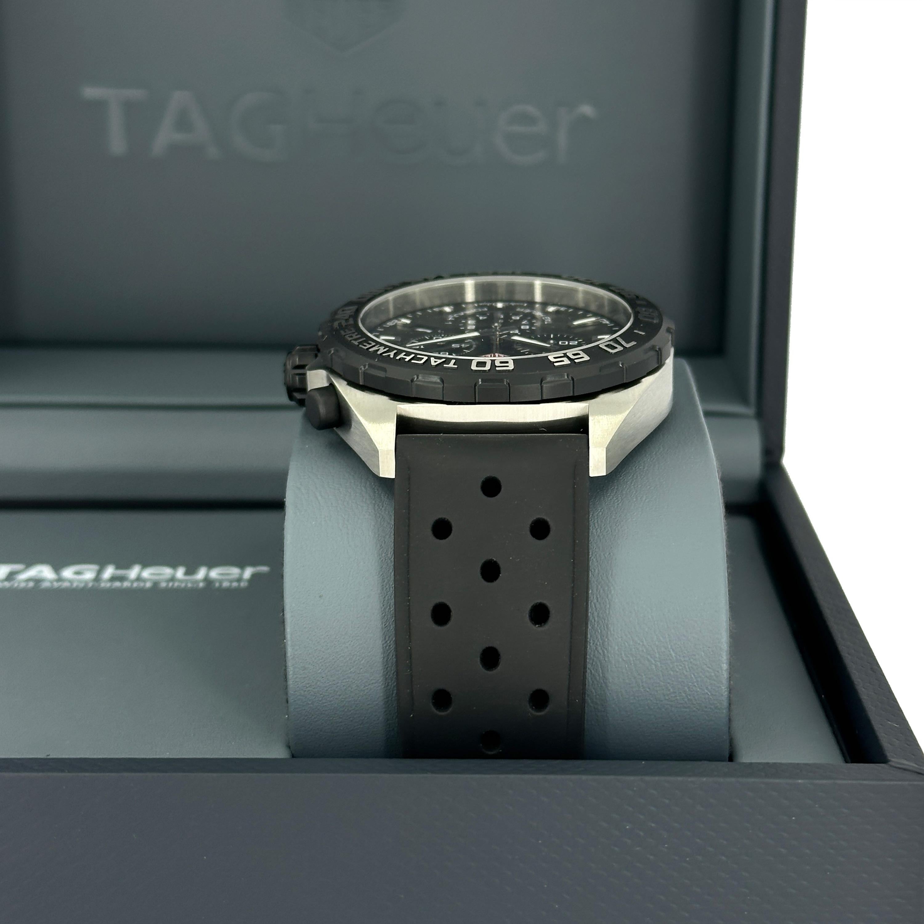 Ungetragene TAG Heuer Formula 1 Referenznummer CAZ1010.FT8024, Komplettset, 2025 im Angebot 1