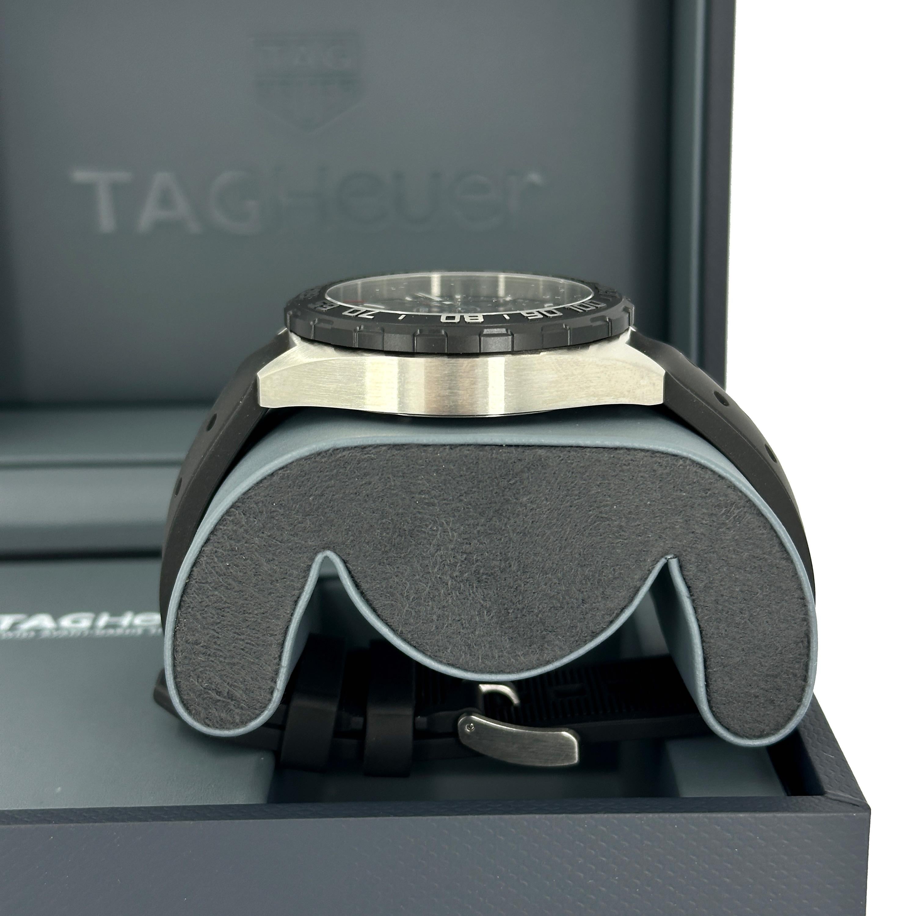 Ungetragene TAG Heuer Formula 1 Referenznummer CAZ1010.FT8024, Komplettset, 2025 im Angebot 3