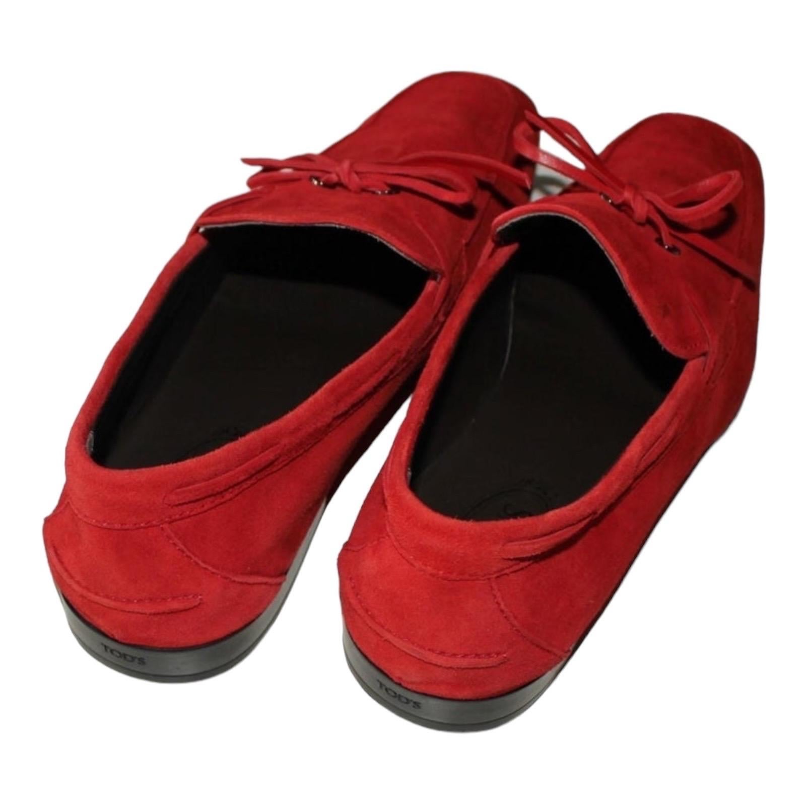 UNWORN Tod's Red Suede Leather Gommino Driving Moccasins Loafers 11 In Good Condition For Sale In Switzerland, CH