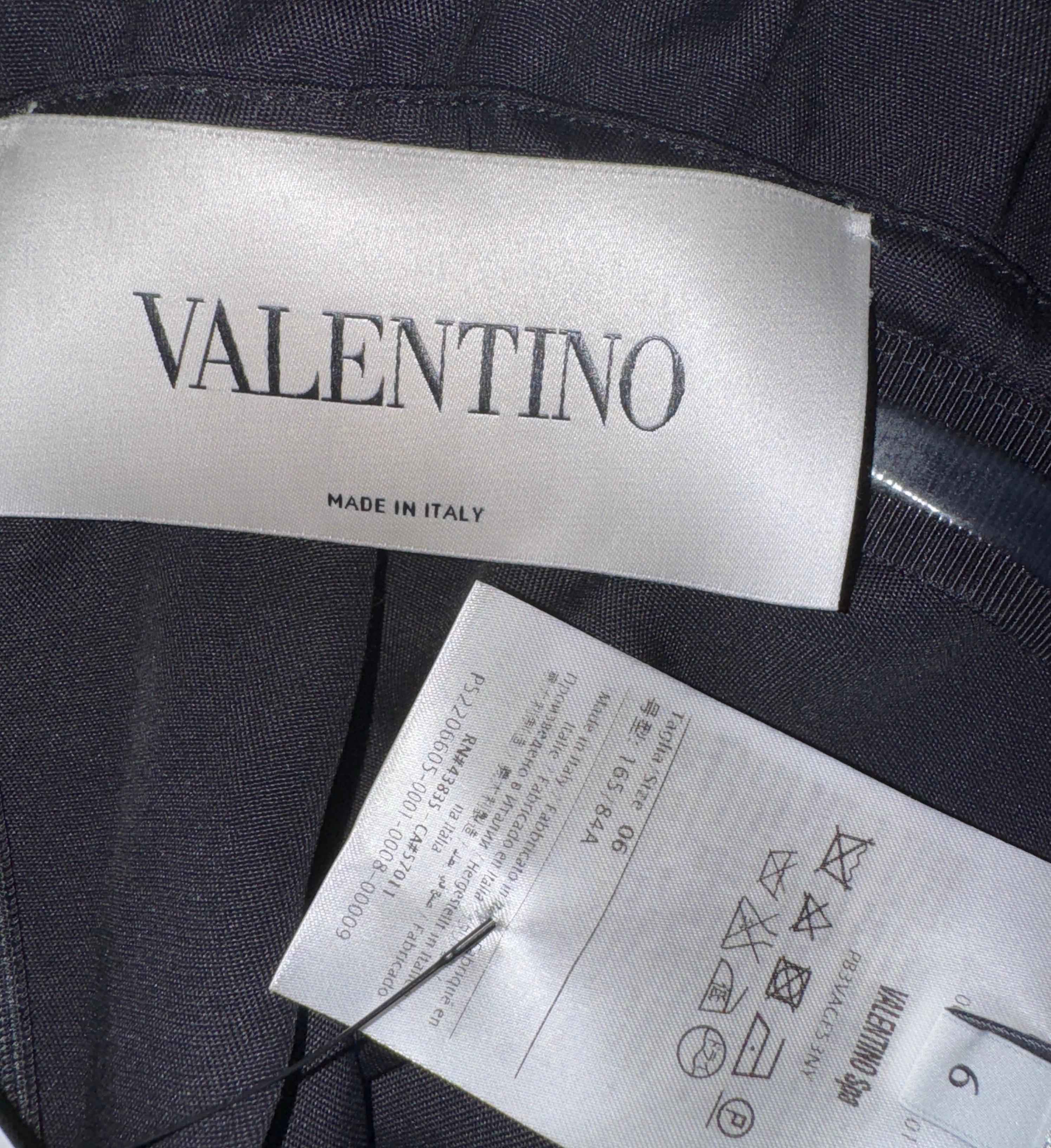Abito da cocktail non indossato di Valentino in cady di seta nero 6 in vendita 4