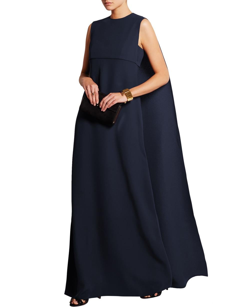 UNWORN Valentino Midnight Blue Silk Evening Cape Gown Dress 4 In Good Condition For Sale In Switzerland, CH