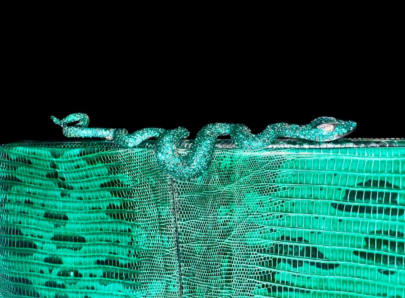 UNWORN VALENTINO Rare Exotic Lizard Skin Evening Crystal Clutch Bag - Full Set For Sale 4