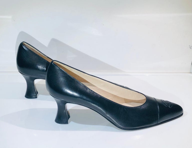 Unworn Vintage 90s Chanel Classic Black Lambskin “CC” Heels Pointy Shoes  In New Condition For Sale In Sheung Wan, HK
