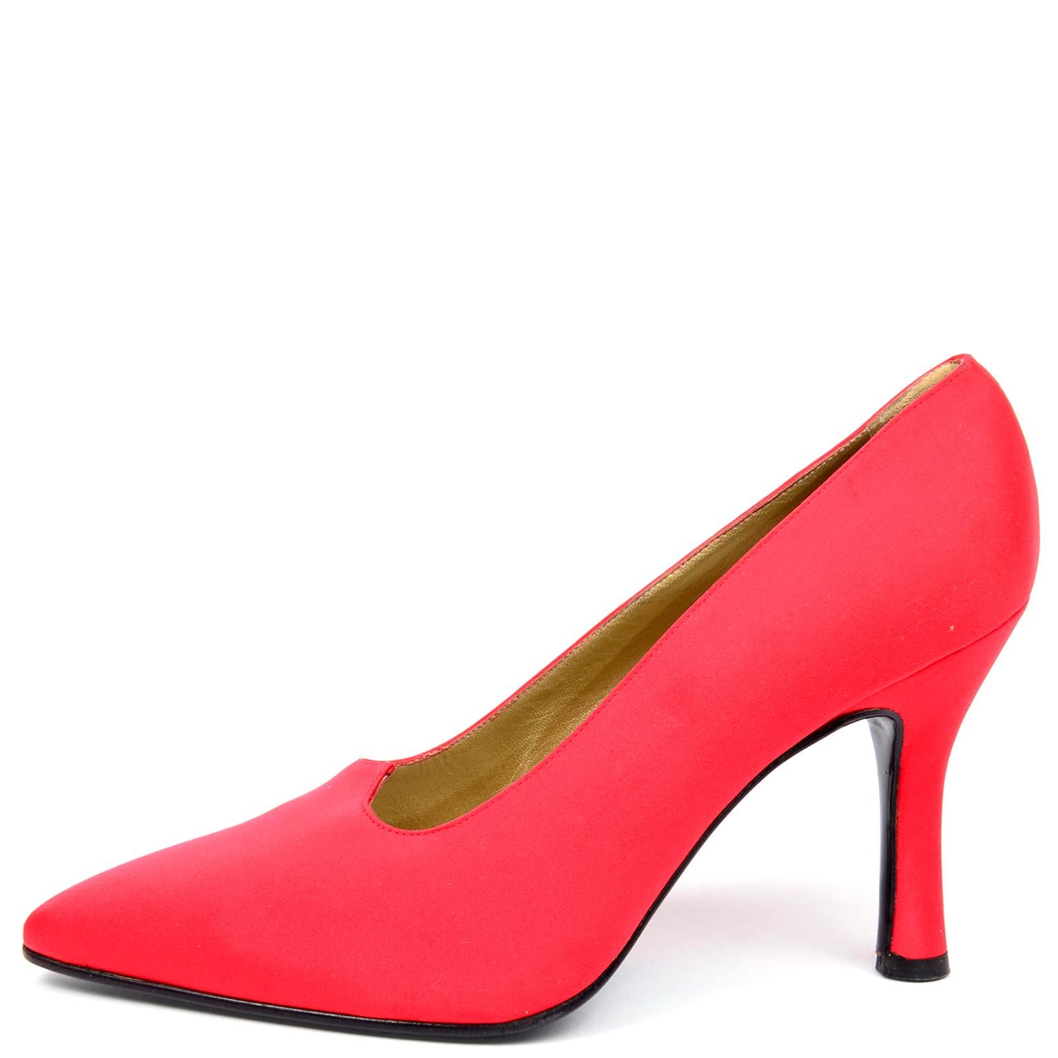 Women's Unworn Vintage Gianni Versace Pointed Toe Red Shoes w Heels