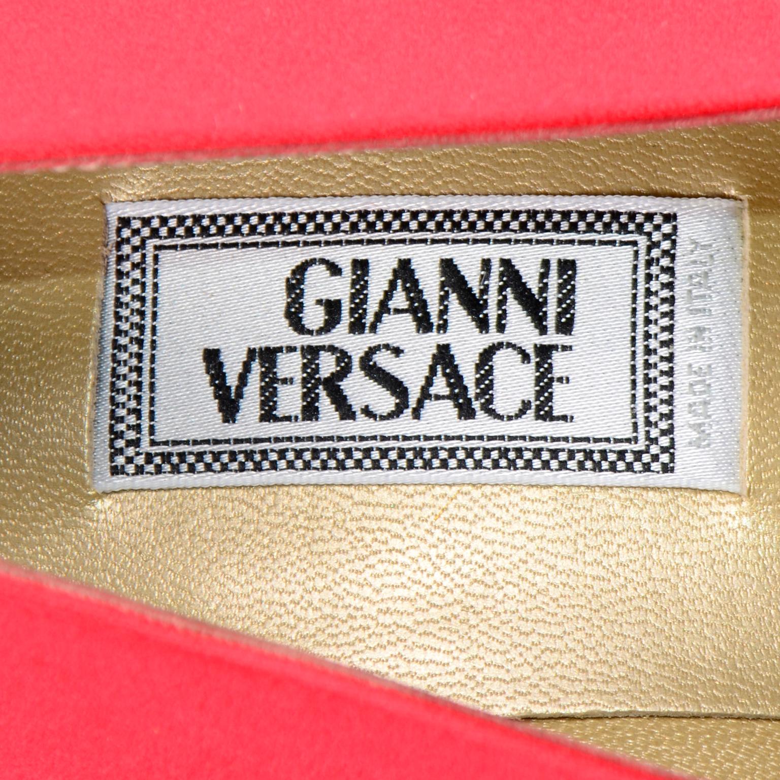 Unworn Vintage Gianni Versace Pointed Toe Red Shoes w Heels 1