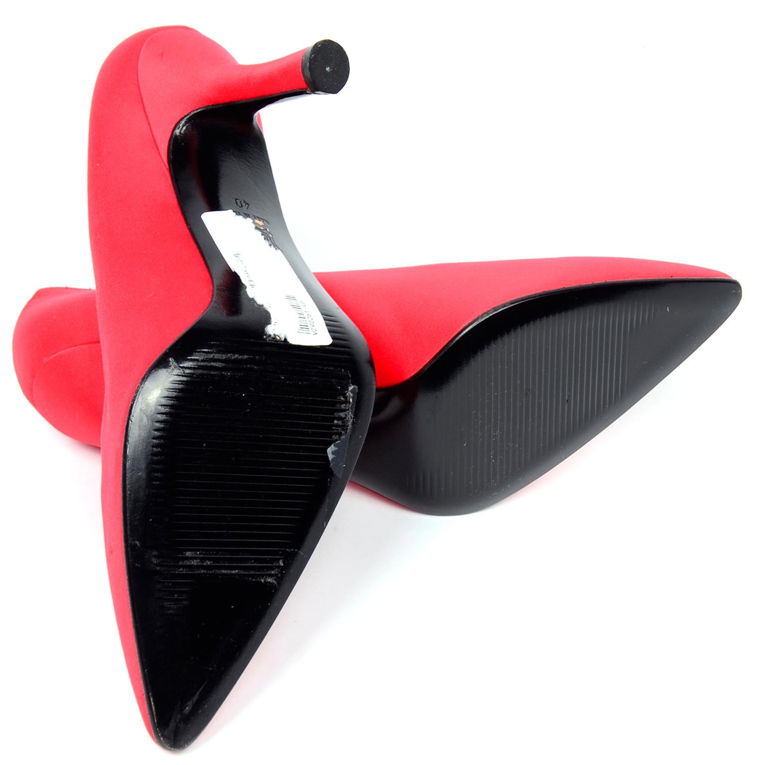 Unworn Vintage Gianni Versace Pointed Toe Red Shoes w Heels 2