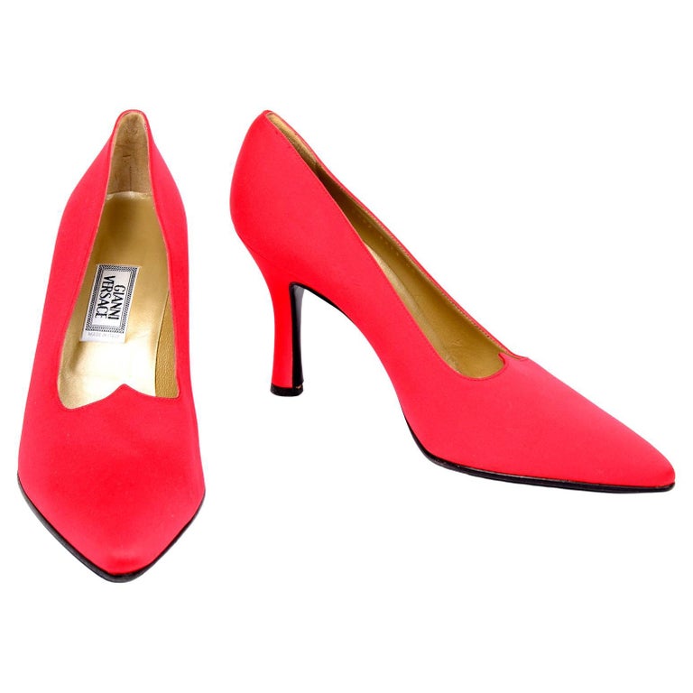 Unworn Vintage Gianni Versace Pointed Toe Red Shoes w Heels For Sale at  1stDibs