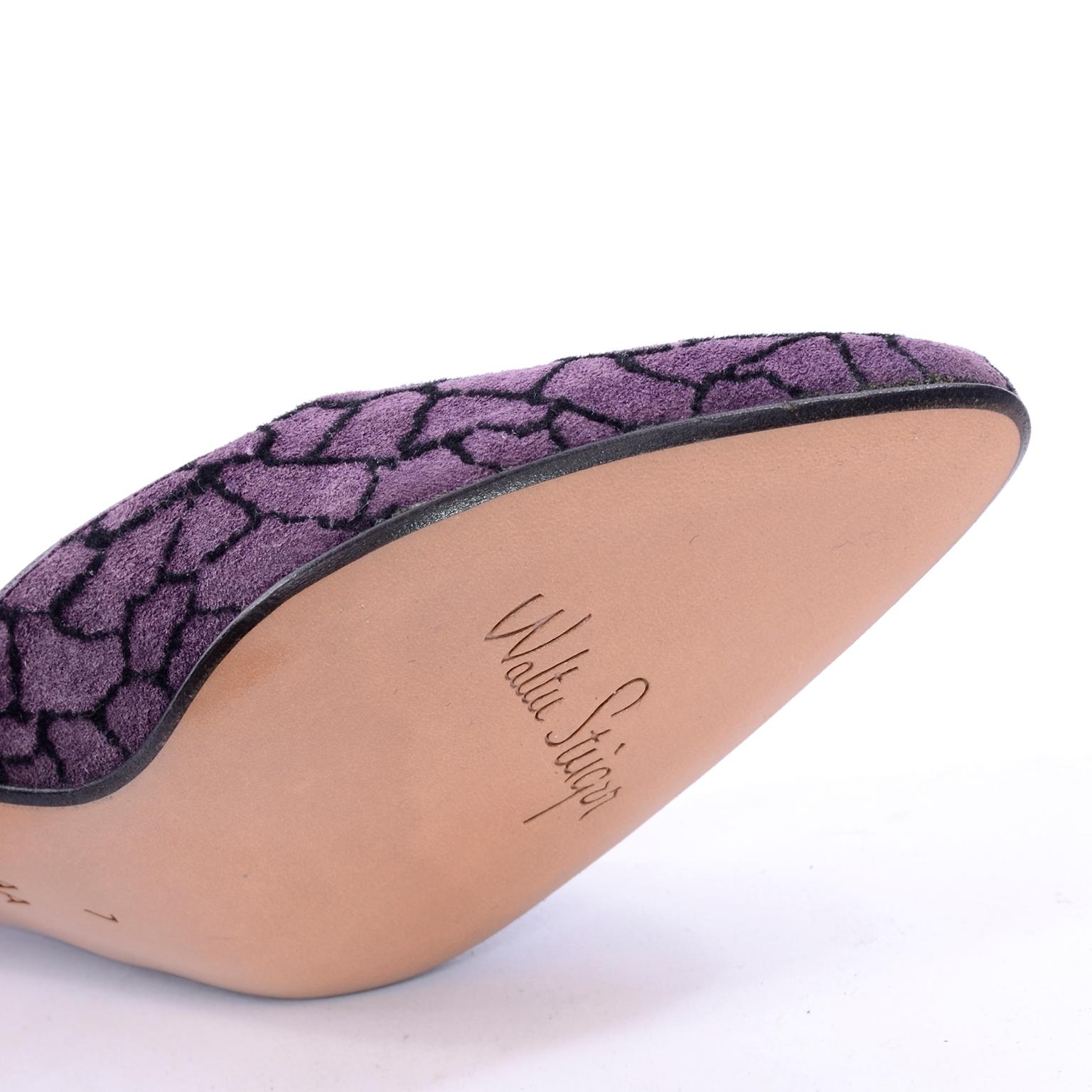 Walter Steiger - Chaussures vintage non portées en daim violet et noir avec talons de 8,9 cm 7AA en vente 4