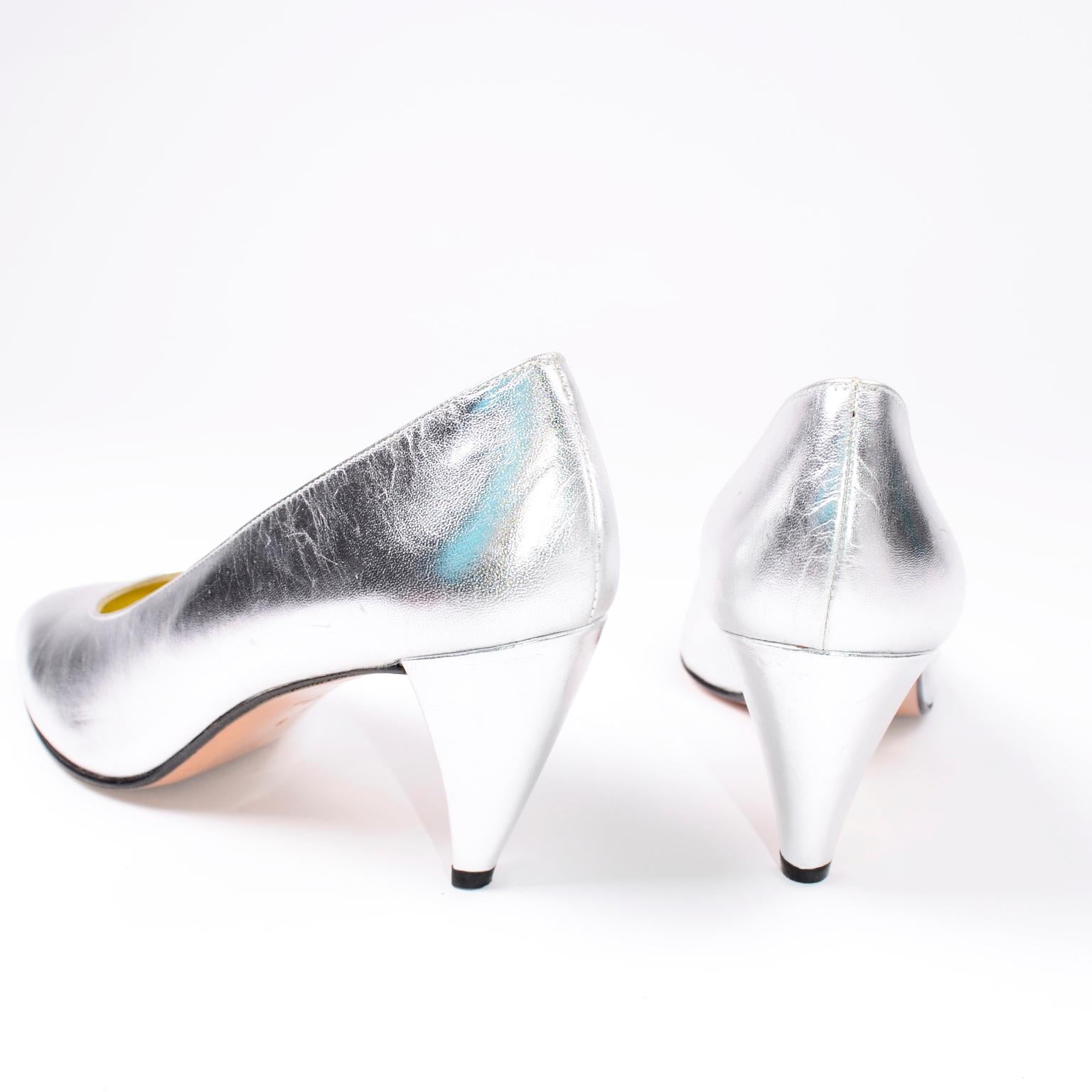 Beige Unworn Walter Steiger Vintage Silver Metallic Shoes W 3 Inch Heels Size 7 For Sale