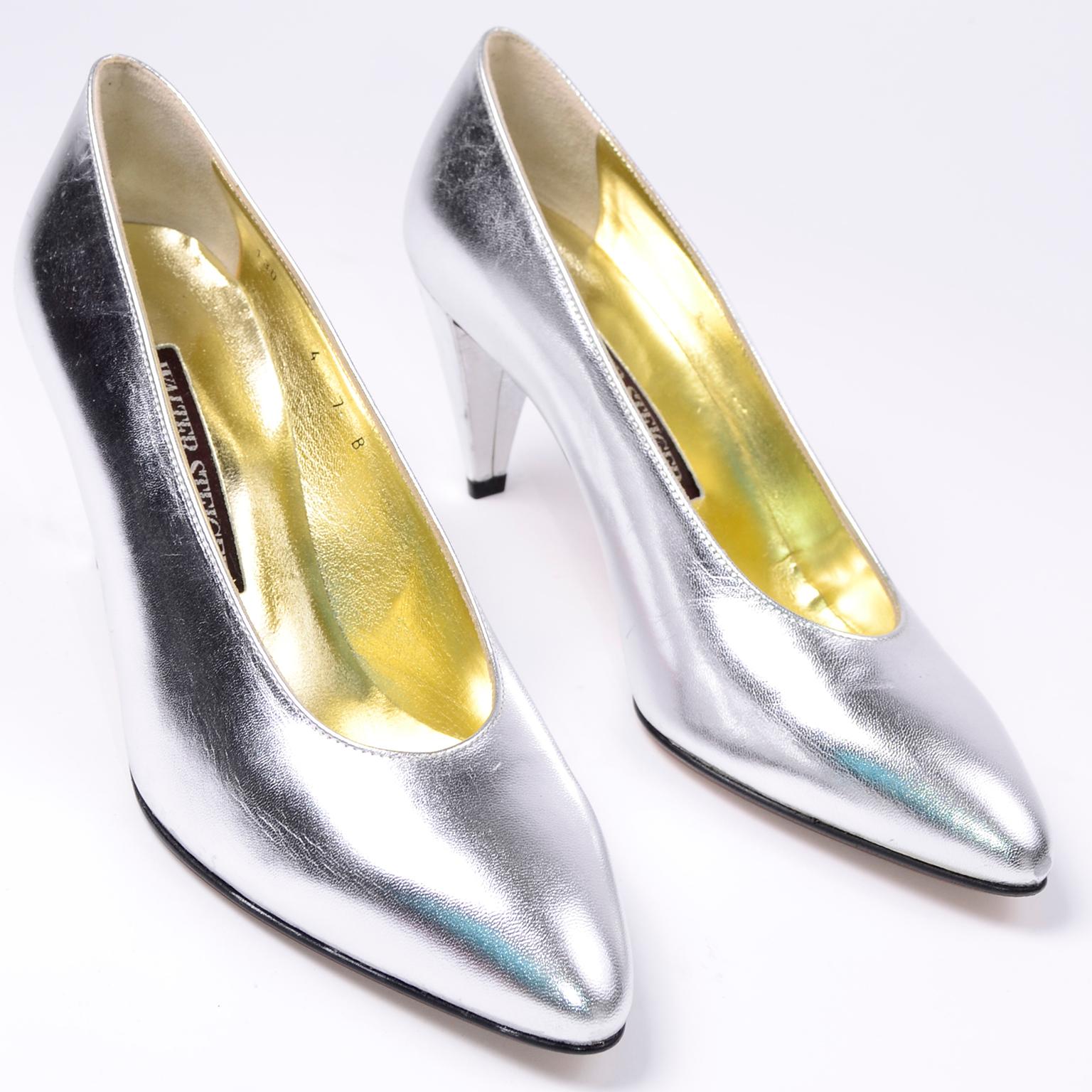 Ungetragene Walter Steiger Vintage Silber Metallic Schuhe W 3 Zoll Heels Größe 7 im Zustand „Neu“ im Angebot in Portland, OR