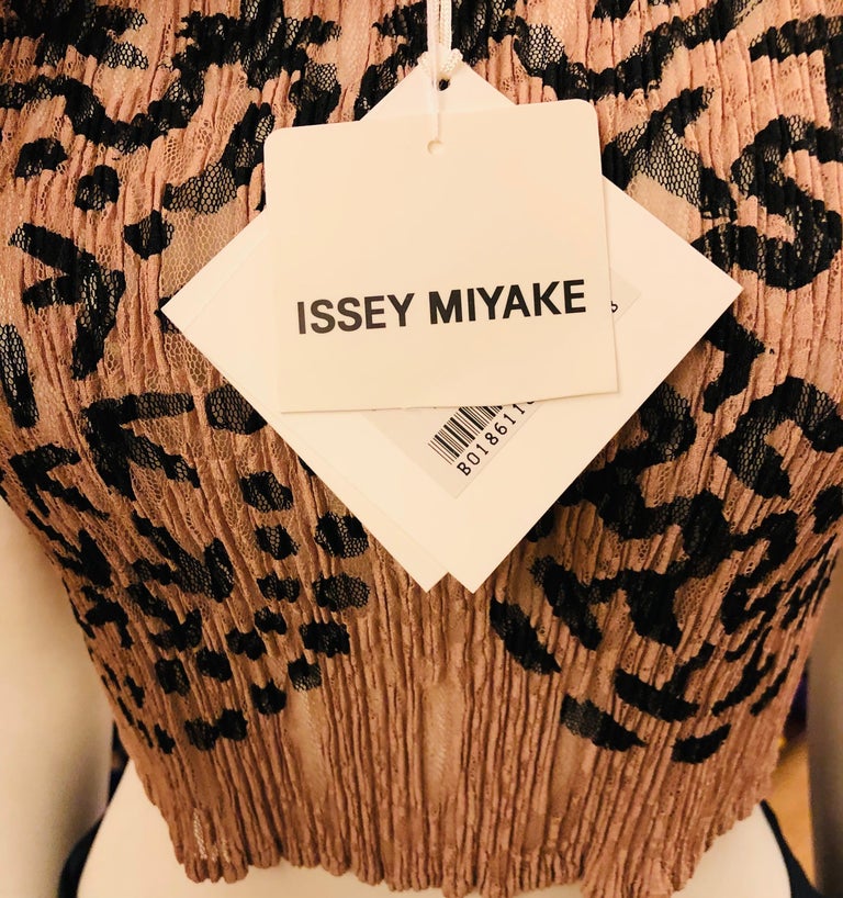 Women's Unworn with Tag Vintage 90s Issey Miyake Pattern Cropped Top For Sale