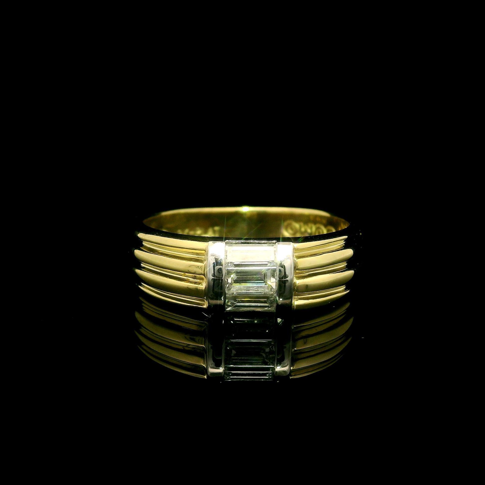 UOMO 18k Gelbgold & Platin .32ct Baguette Channel Diamond Grooved Band Ring im Angebot 1