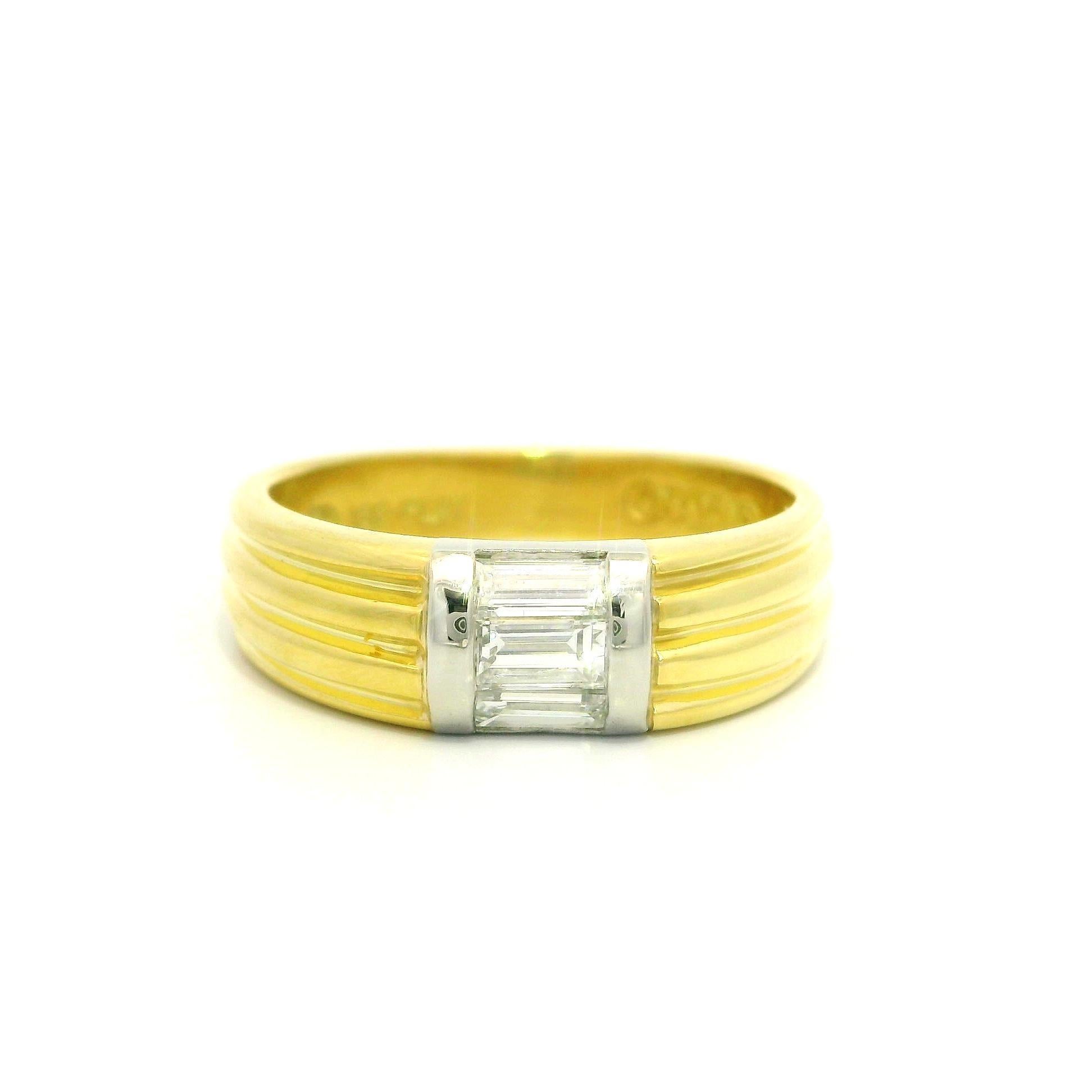 UOMO 18k Gelbgold & Platin .32ct Baguette Channel Diamond Grooved Band Ring im Angebot 2