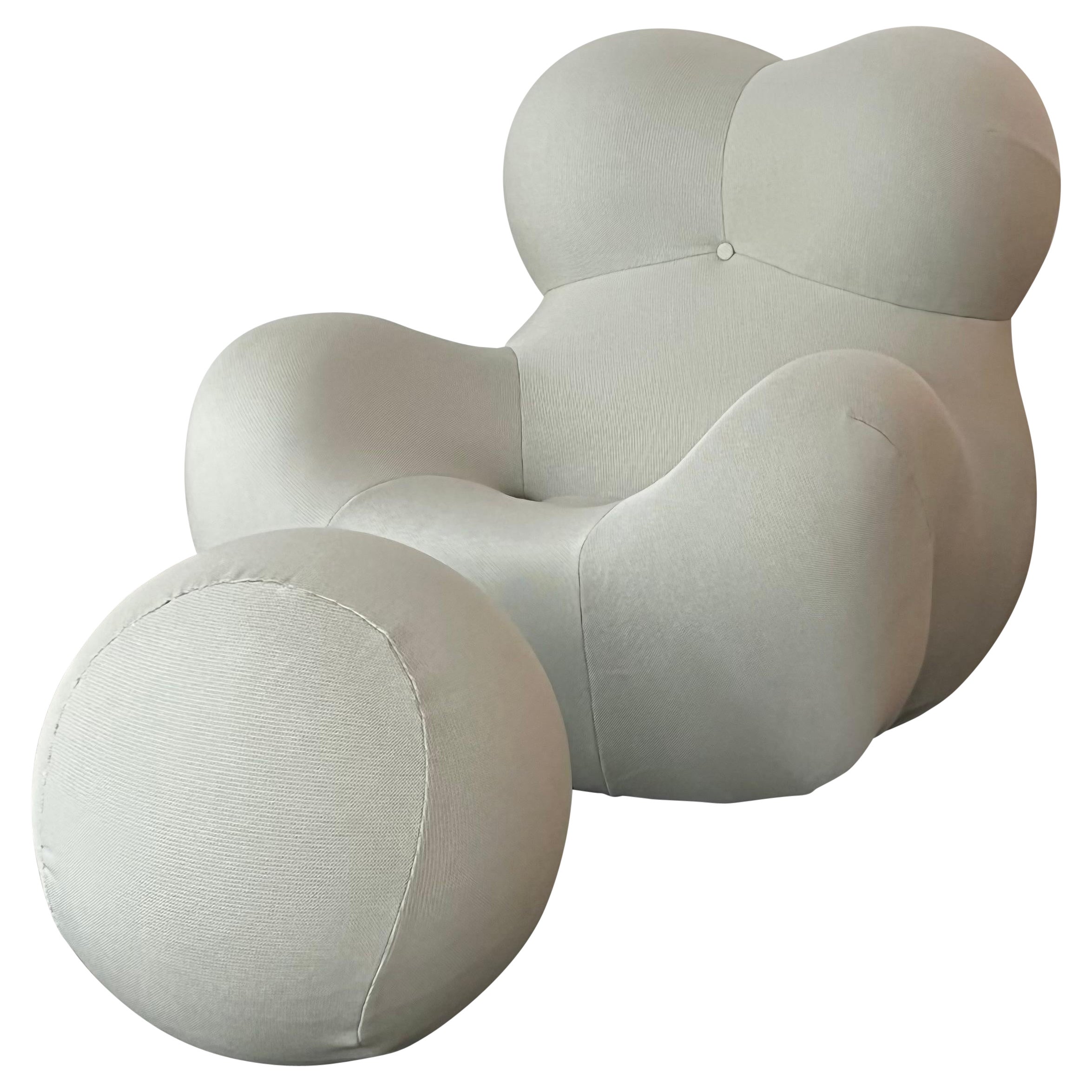 Up 5/6 La Mamma armchair and footrest by Gaetano Pesce for B&B Italia 2000 edit