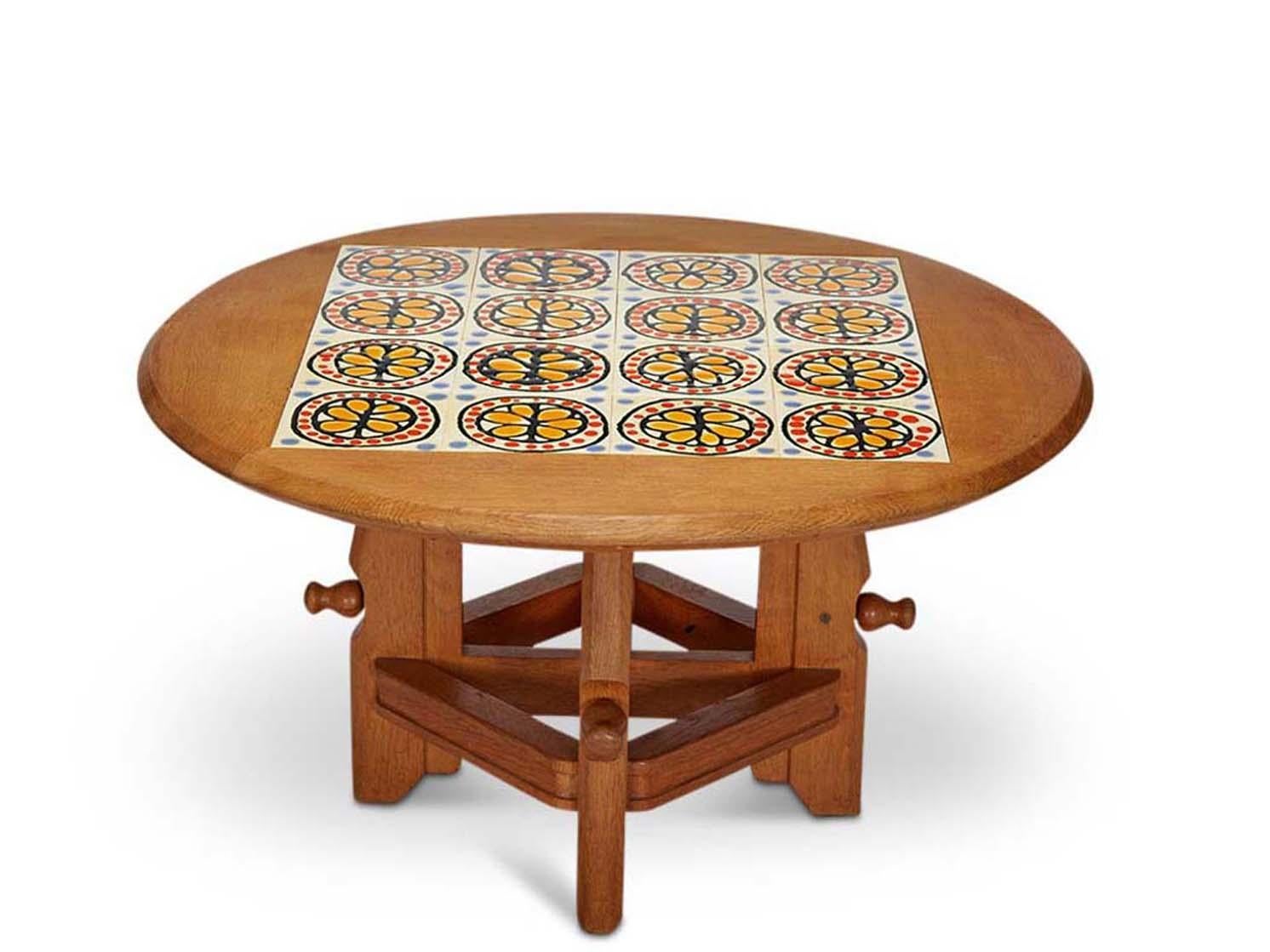 Table basse en chêne Up/Down par Guillerme & Chambron
Dimensions : 37 