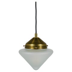 Fino a 10 luci a sospensione in ottone Art Deco con paralumi in vetro conici, Vienna anni '30