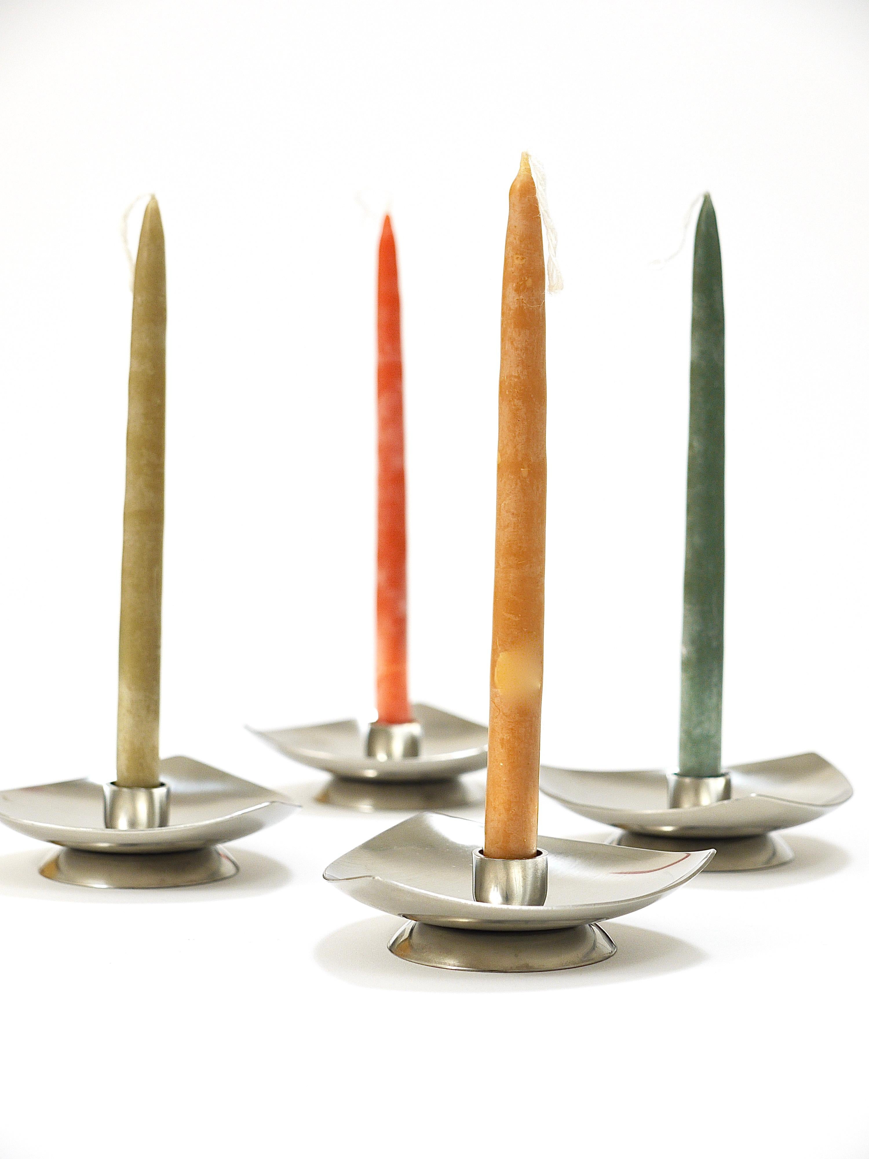 bis zu 8 dreieckige Arne Jacobsen-Kerzenhalter von Stelton, Dänemark, 1960er Jahre (Dänisch) im Angebot