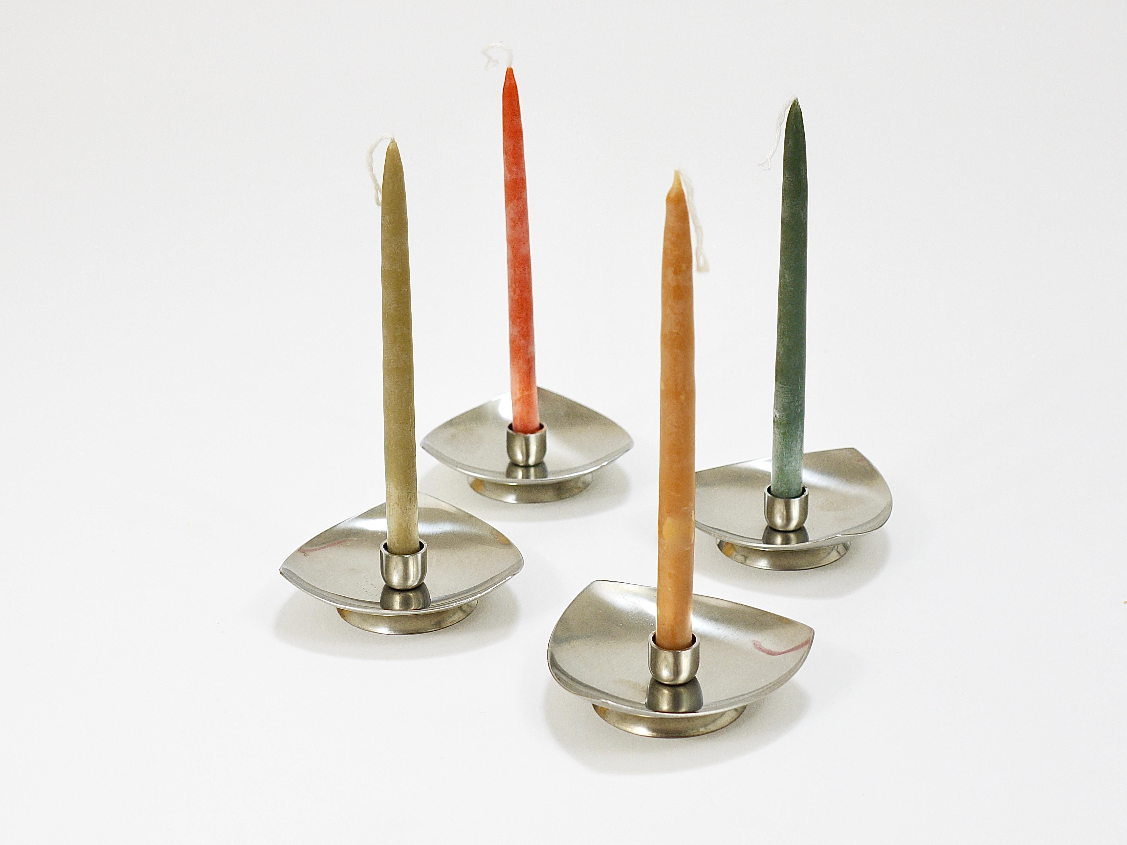 bis zu 8 dreieckige Arne Jacobsen-Kerzenhalter von Stelton, Dänemark, 1960er Jahre (20. Jahrhundert) im Angebot
