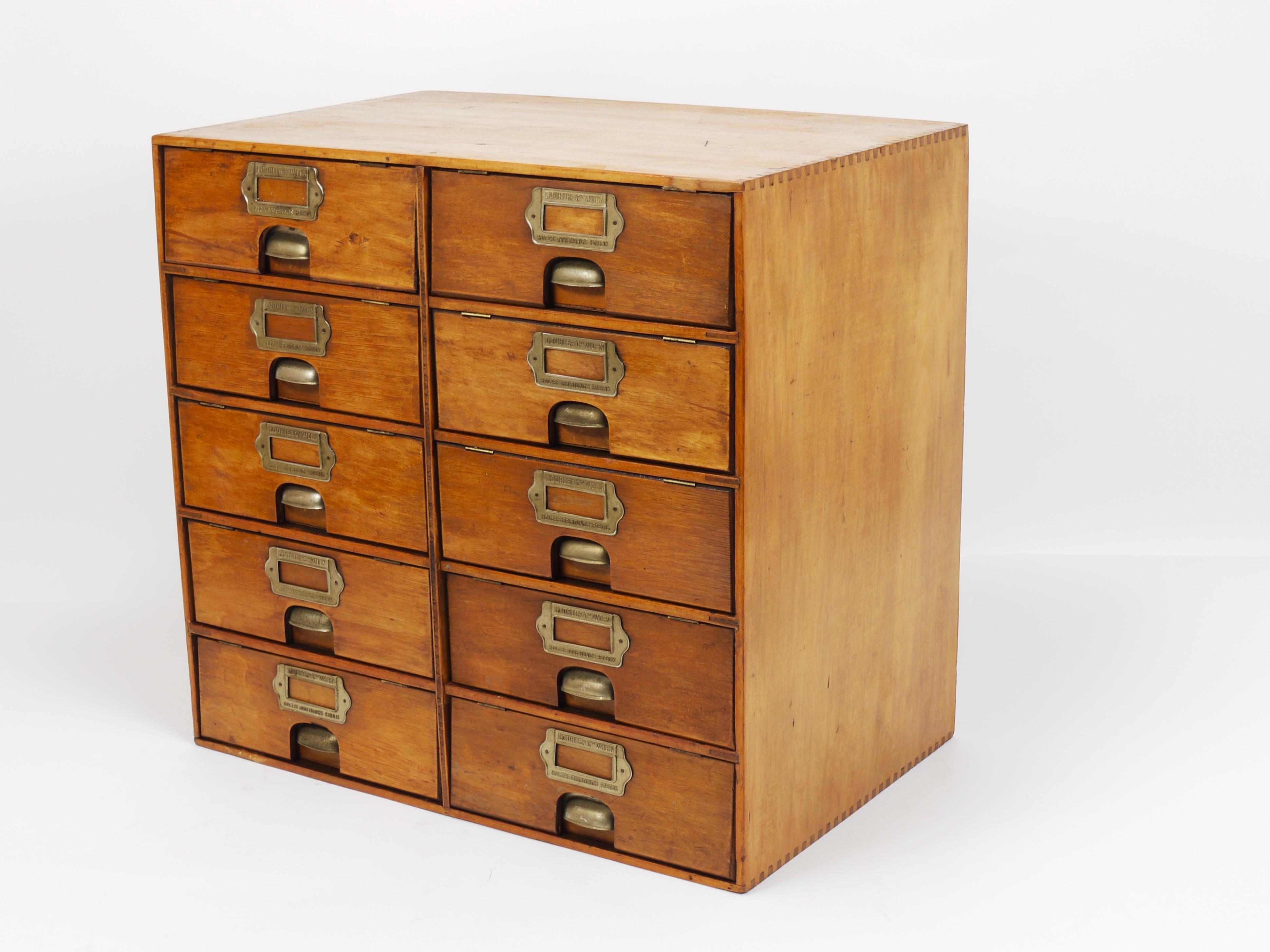Up&Up Cassettiera in legno antico, schedario, Lourié & Co Vienna 1910 in vendita 1