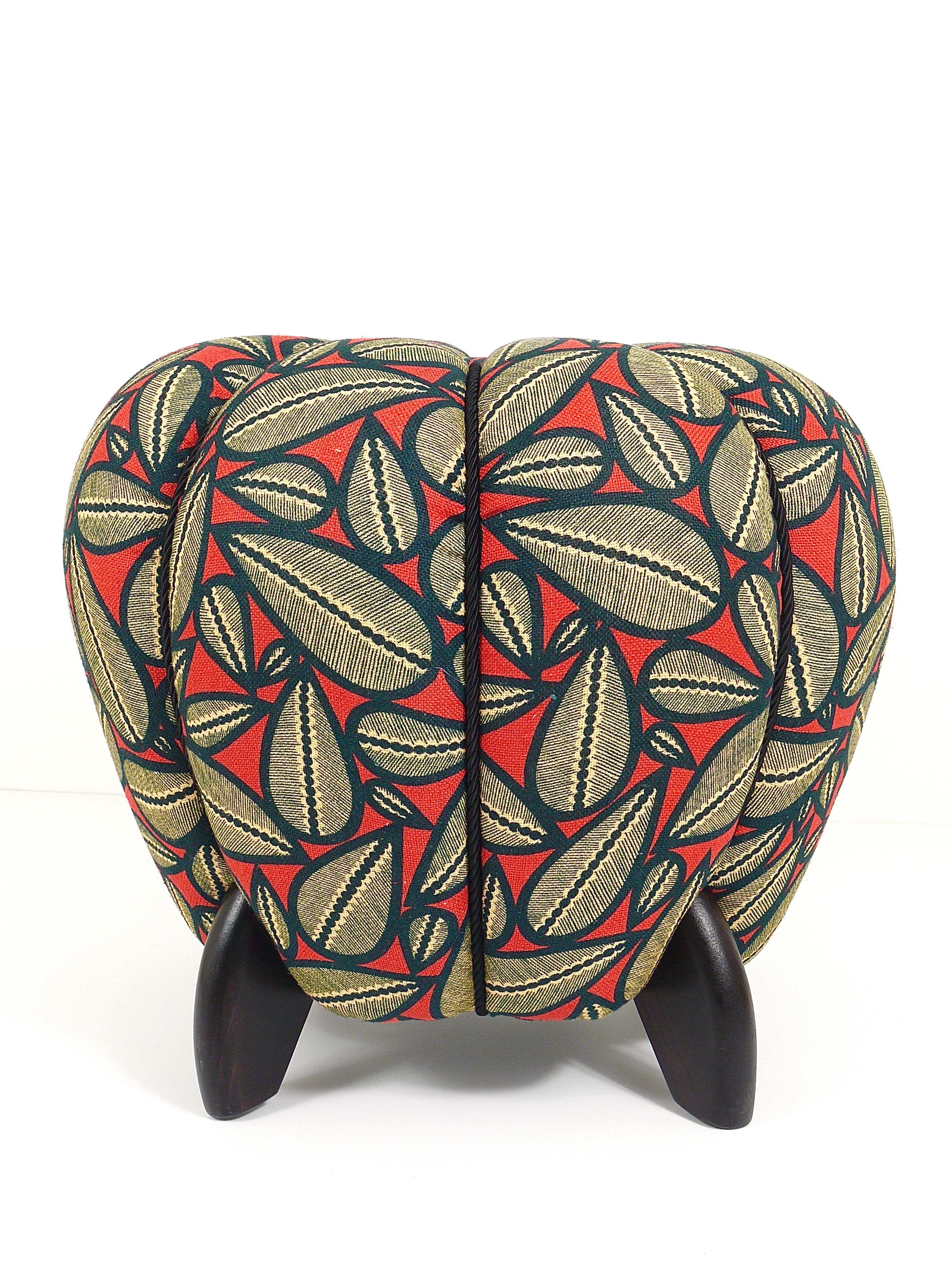 Tissu jusqu'à 3 tabourets Art Déco Jindrich Halabala, motif feuille, pouf, ottoman, années 1930 en vente