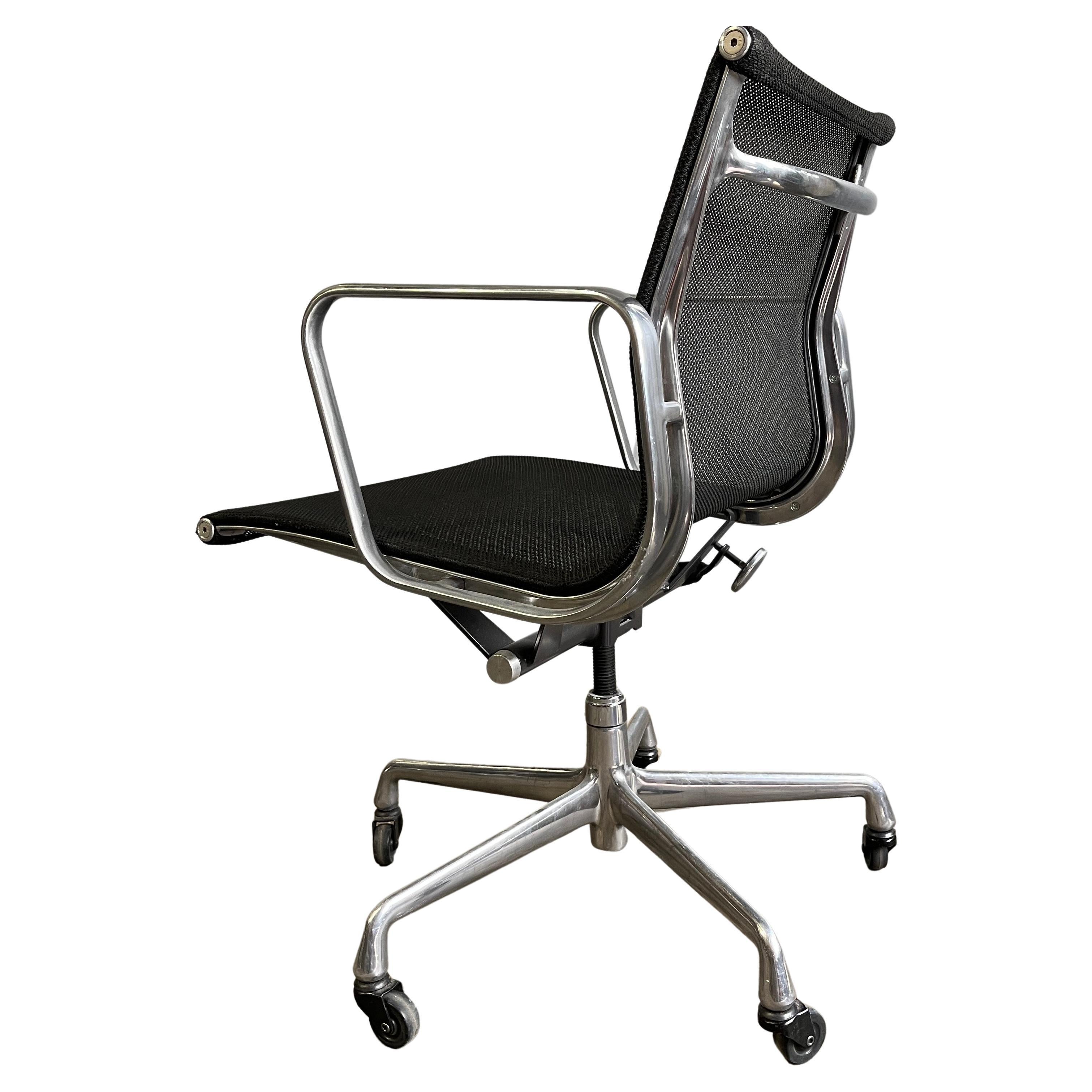 Eames Aluminium Group Chairs for Herman Miller For Sale 3