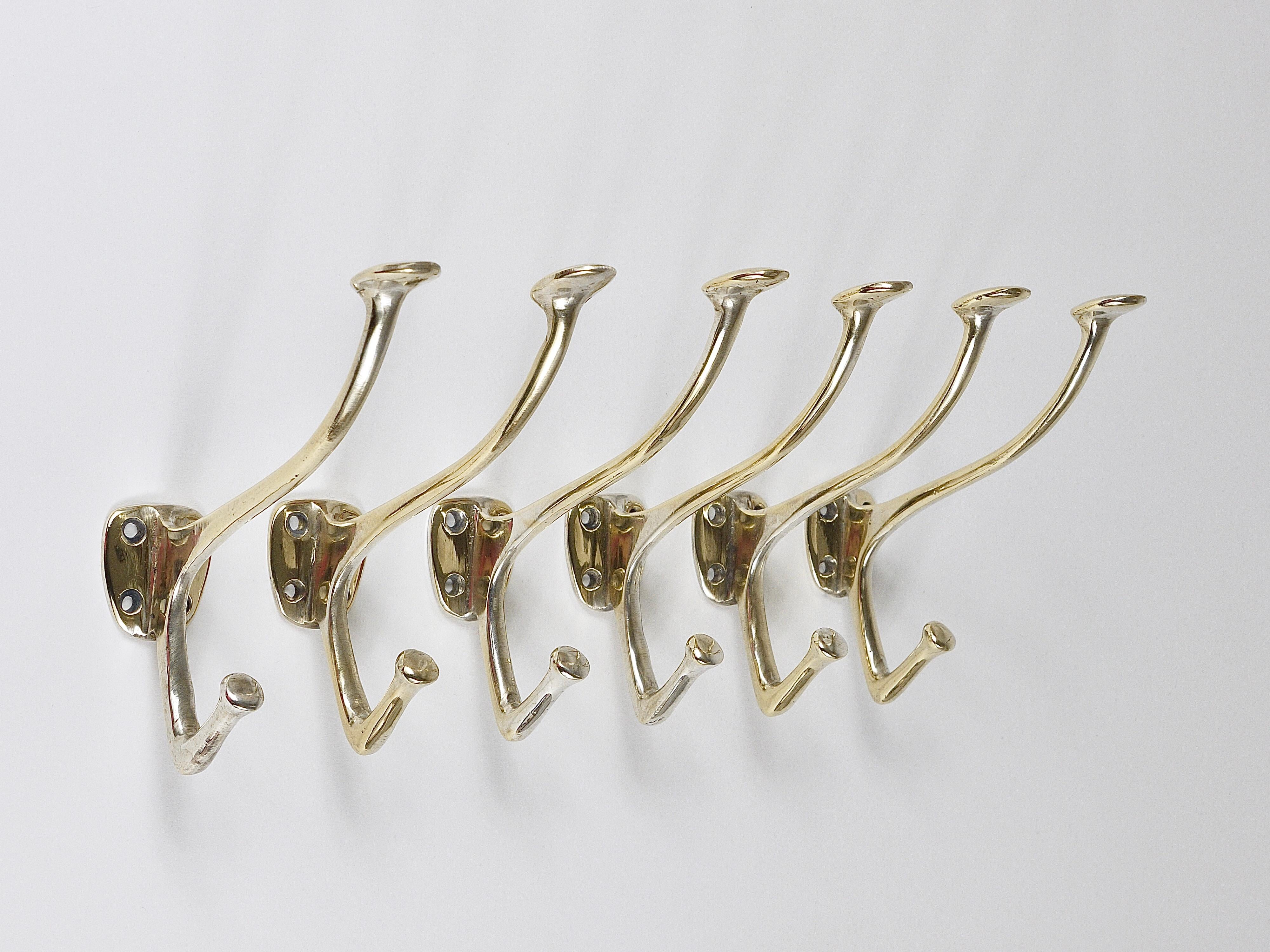 Bis zu 6 Adolf Loos Jugendstil Wandhaken aus Nickel-Messing Café Capua Wien, 1900er Jahre im Zustand „Gut“ im Angebot in Vienna, AT