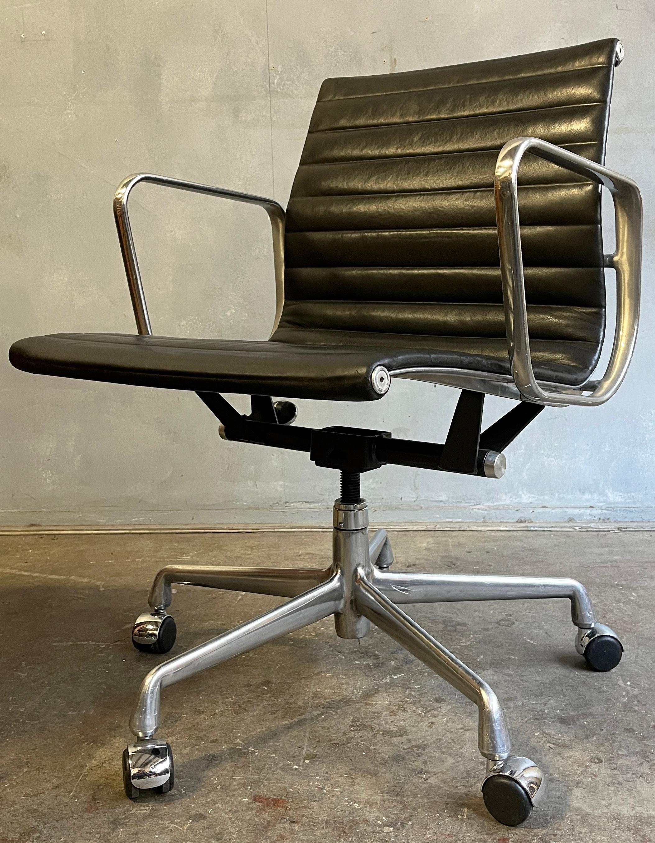  Eames Aluminium Group Management Chairs for Herman Miller 1