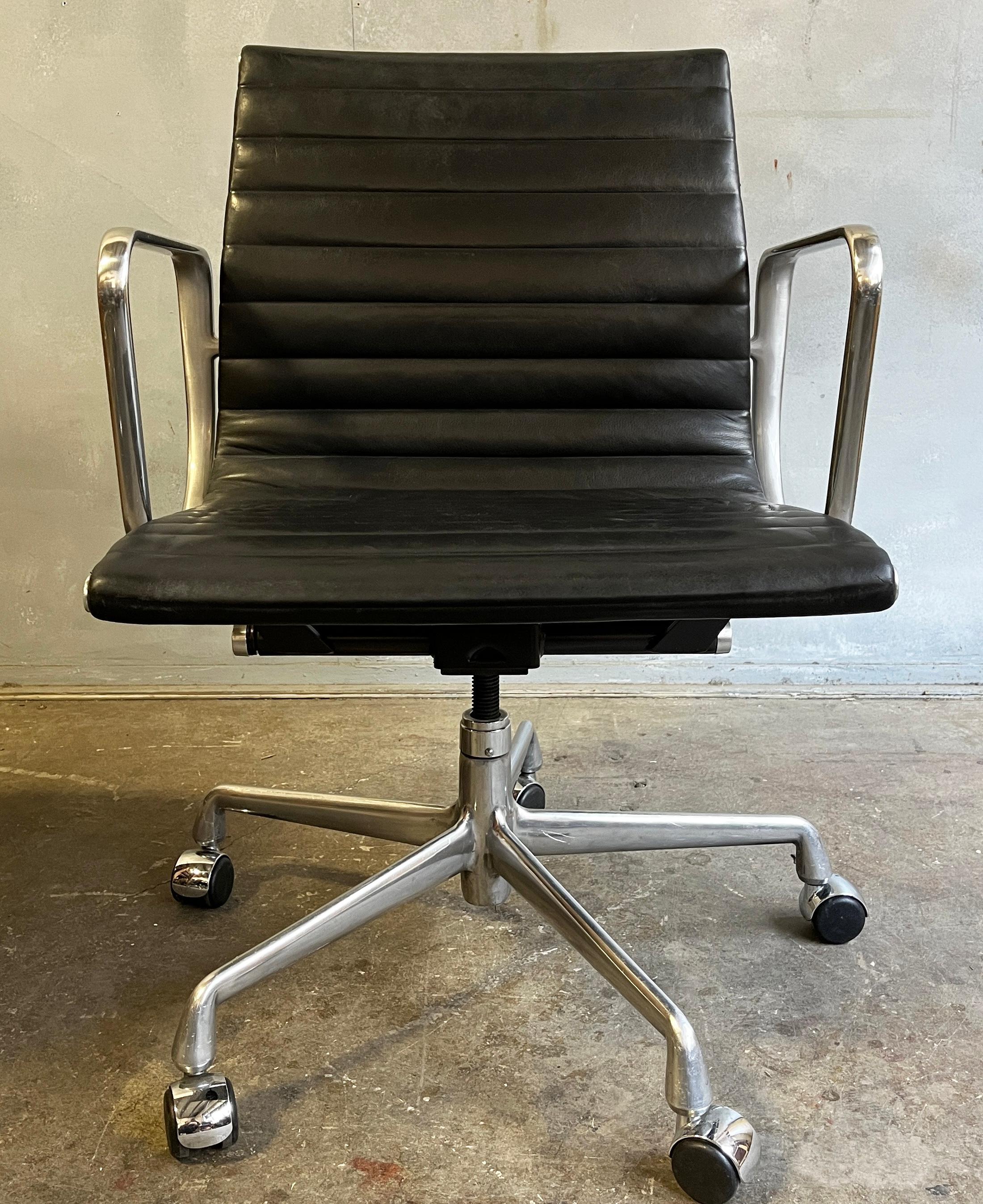  Eames Aluminium Group Management Chairs for Herman Miller 1