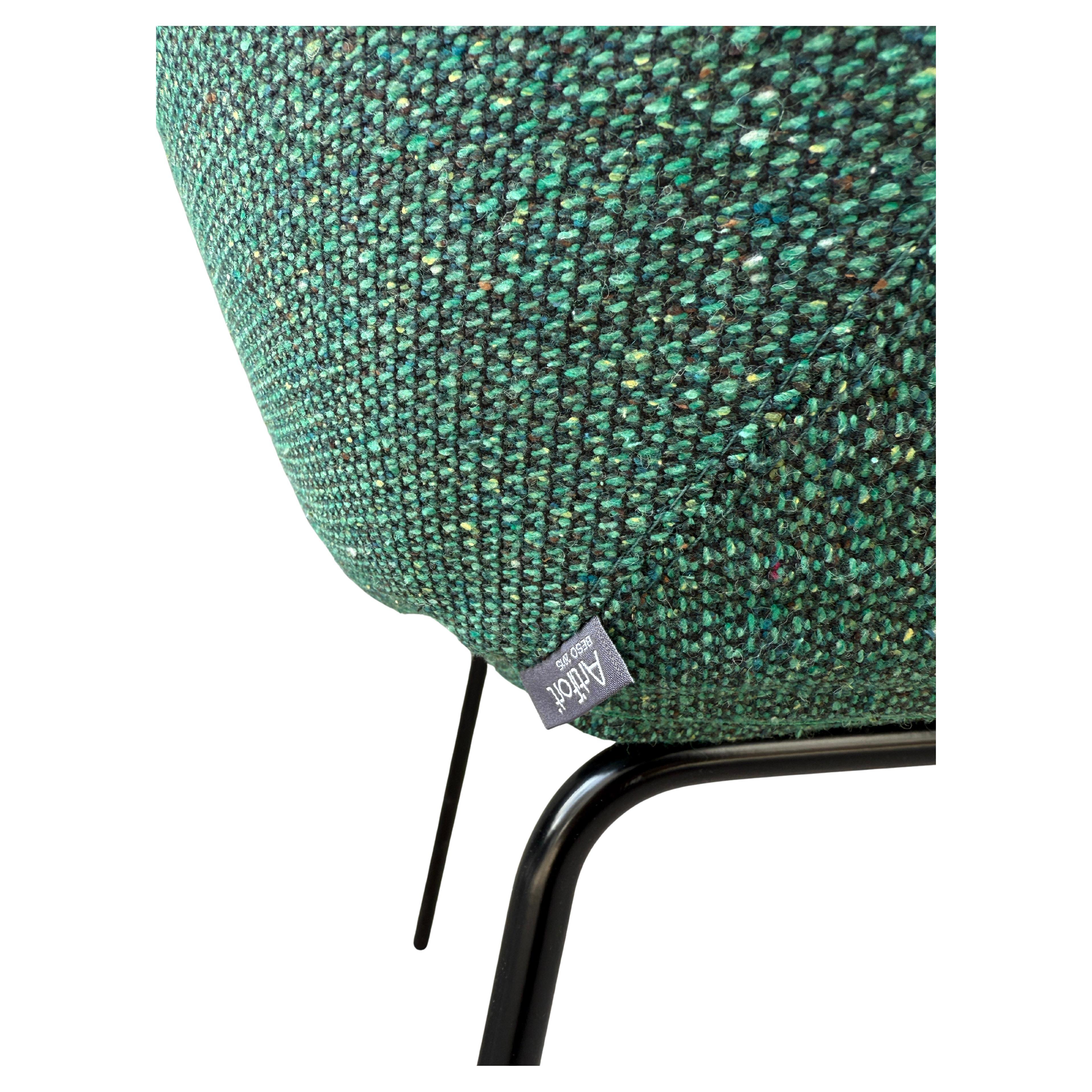 By Dutch designer Khodi Feiz. In terms of shape and construction, the Beso chair allows for long comfortable dinners with friends and family or brainstormsessions, without the need to take a break or stretch your legs.  Upholstered in Deep Green