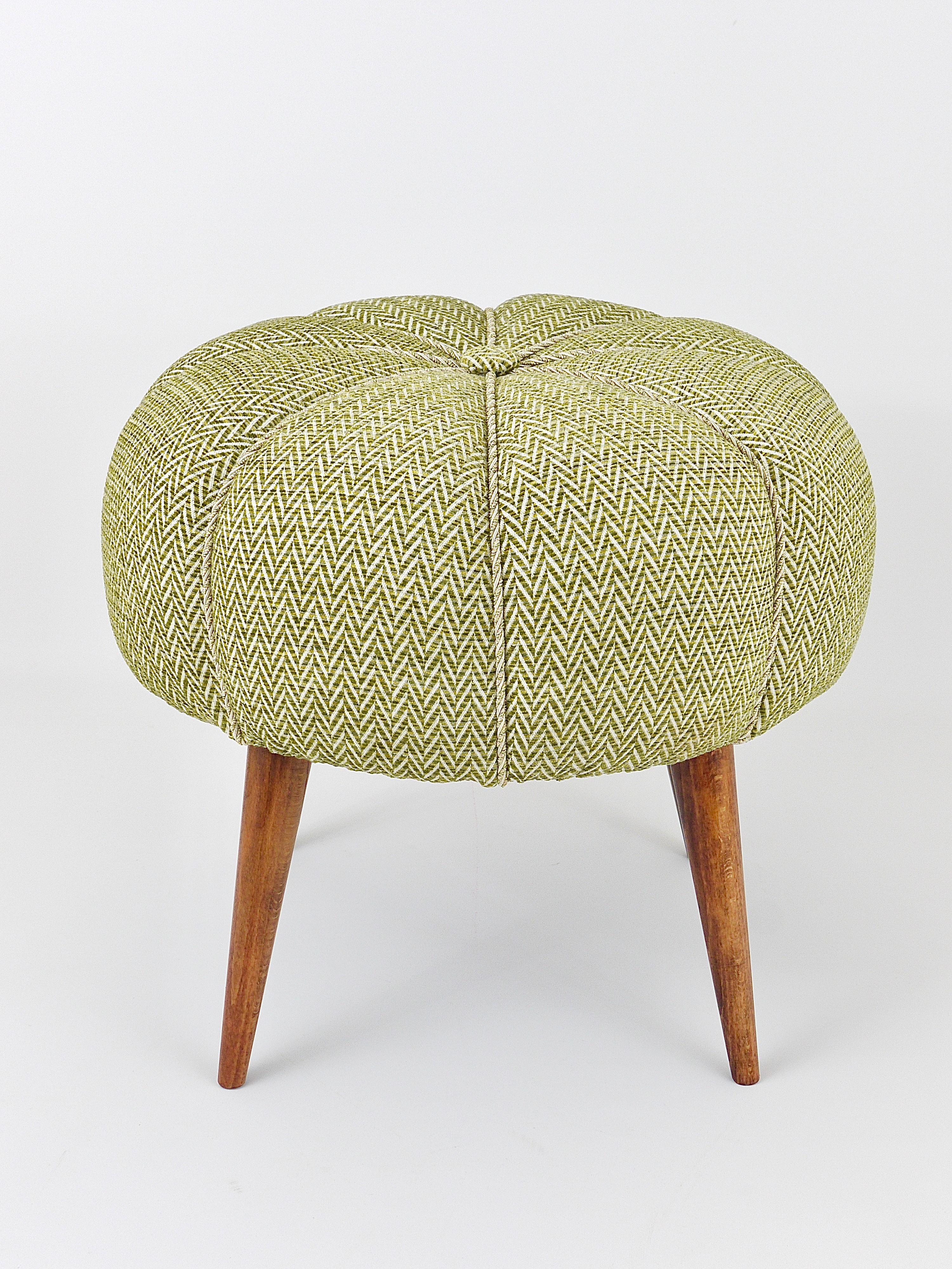 jusqu'à six charmants tabourets en zigzag du milieu du siècle, pouf et pouf, tabouret de repose-pieds, années 1950 en vente 7