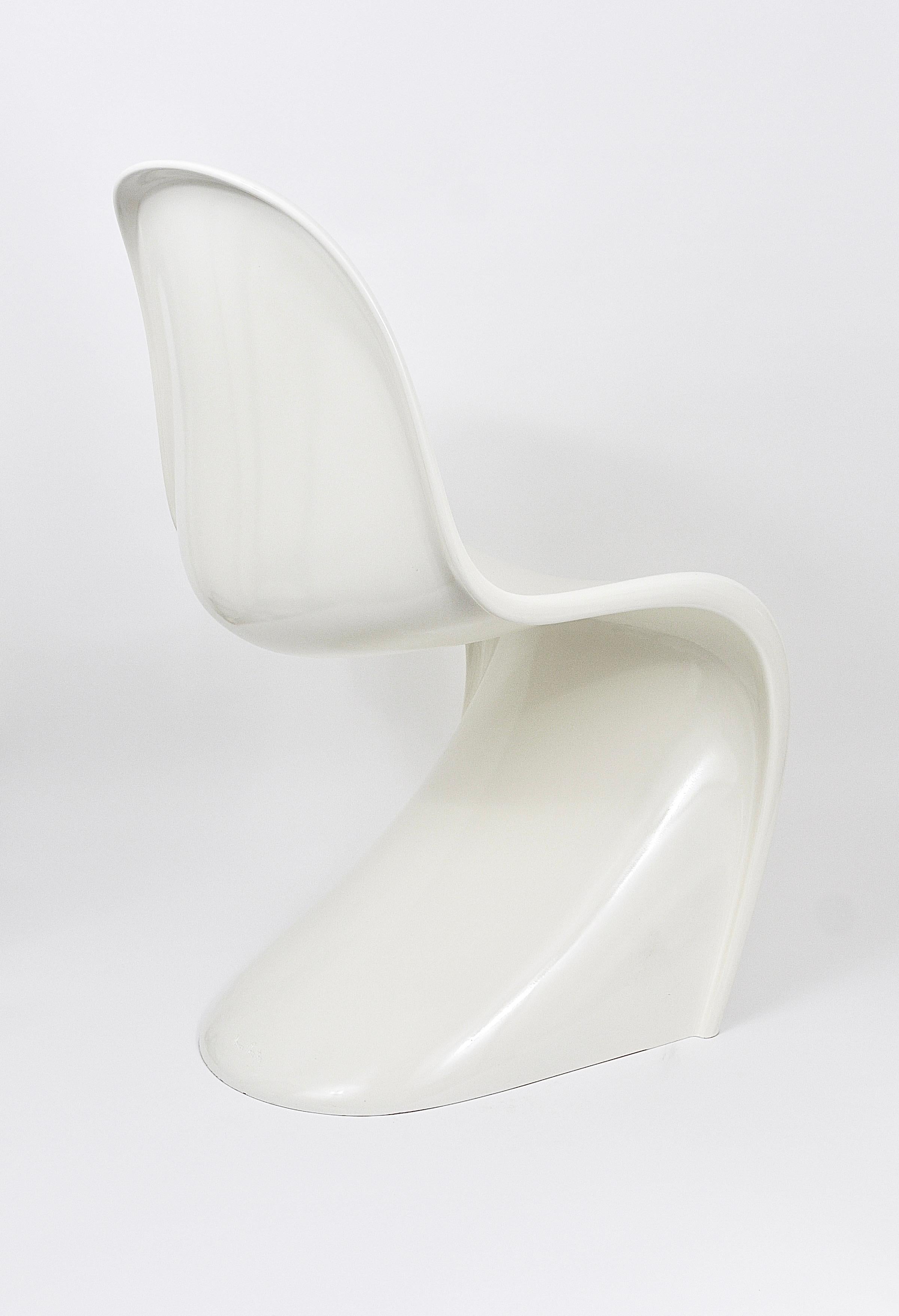 Up To Six White Verner Panton Classic Pop Art Cantilever Chairs, Germany, 1980s In Good Condition In Vienna, AT