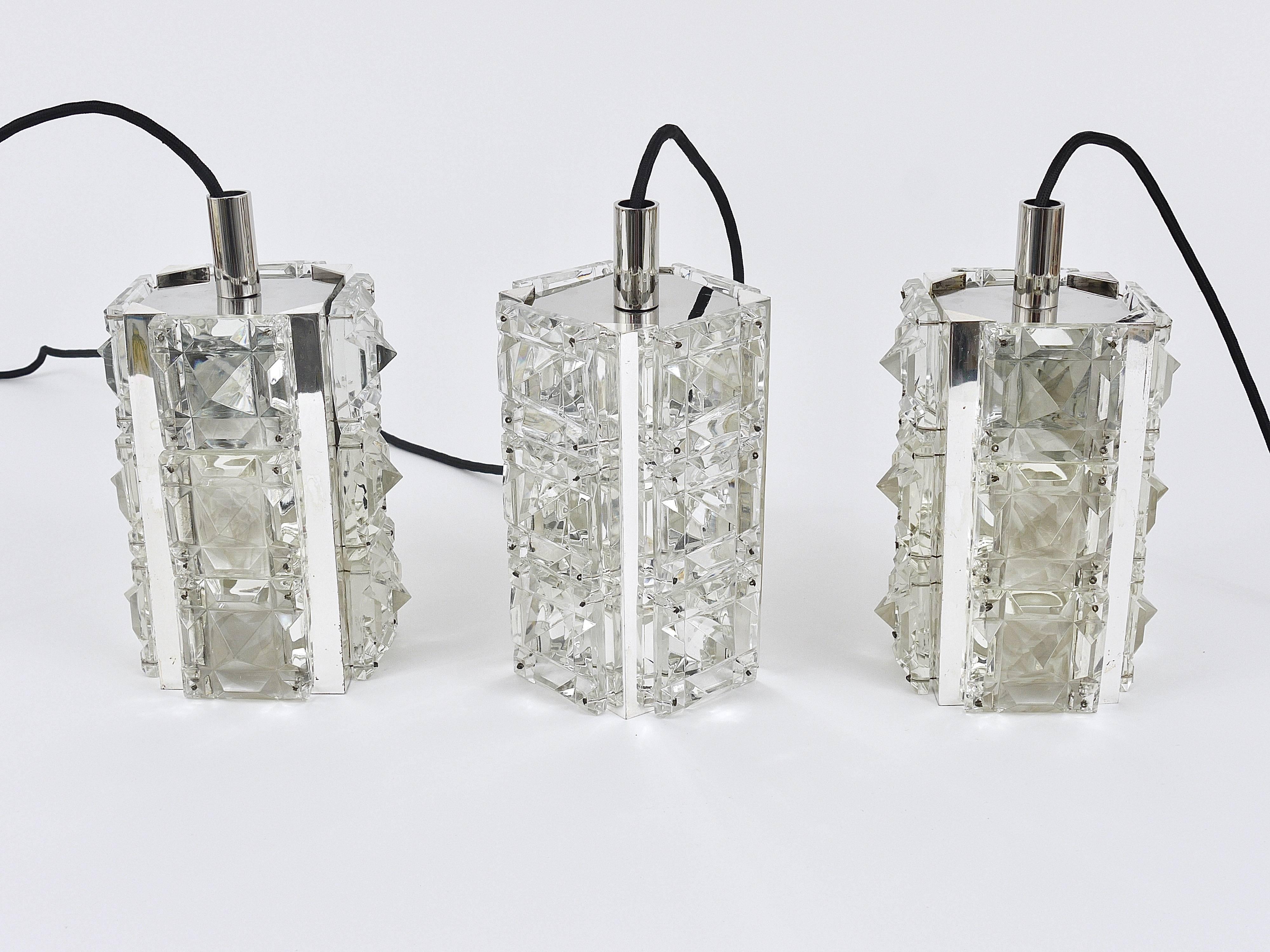 Bis zu drei identische Bakalowits-Kristall-Pendelleuchten mit facettiertem Kristall, Österreich, 1960er Jahre im Angebot 13