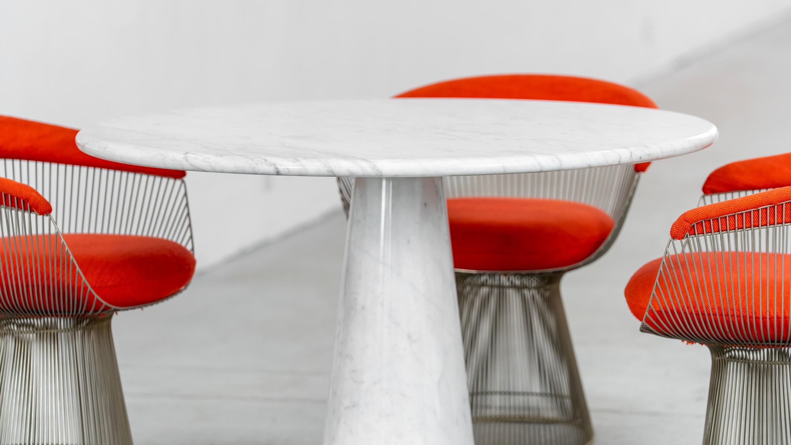 Fait main Up & Up 1978 Italy Pedestal Carrara Marble Dining Table attr. Angelo Mangiarotti en vente