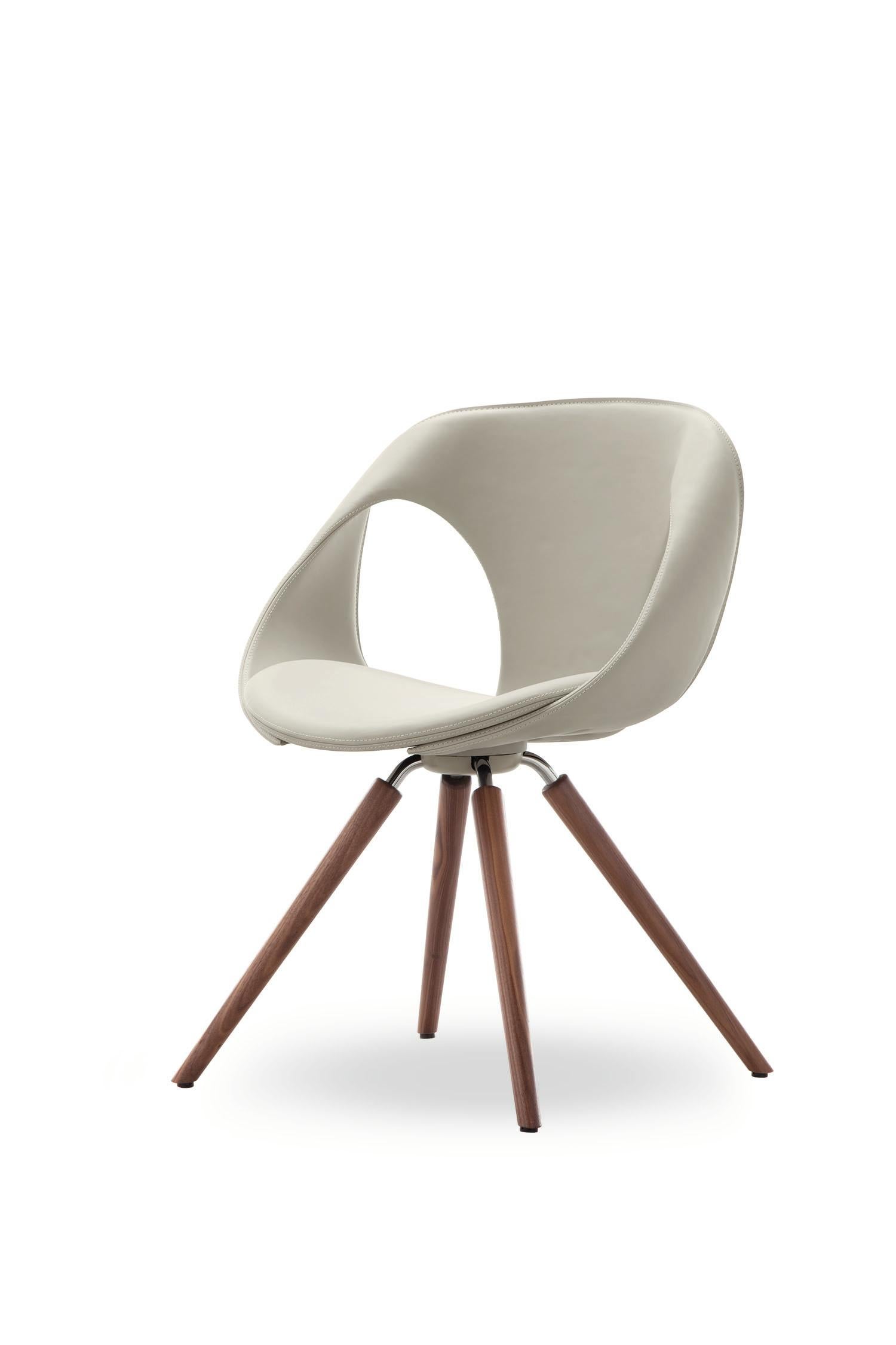 The Up chair with unique flowing wood arms by Tonon is an highly chair. For this version of the popular Up chair you can choose between wood legs and arms in either oak or walnut. 
The seat of the chair is upholstered in soft Italian leather in