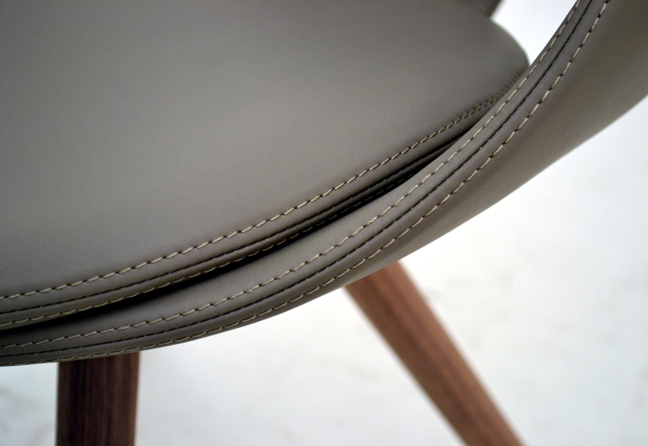 UP Upholstered Leather Dining Room Chair, Contemporary, Modern Italian Design (21. Jahrhundert und zeitgenössisch)